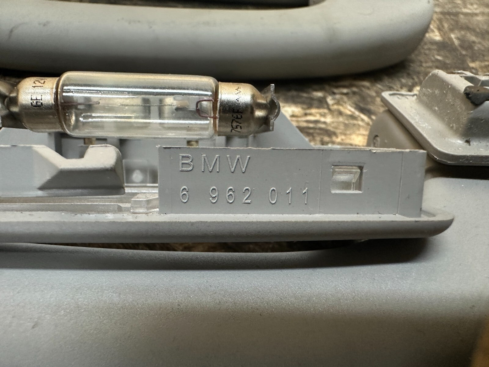 BMW 2006-2012 E90 GRAY GRAB HANDEL SET W READING LIGHT OEM 6962011+9143516+24