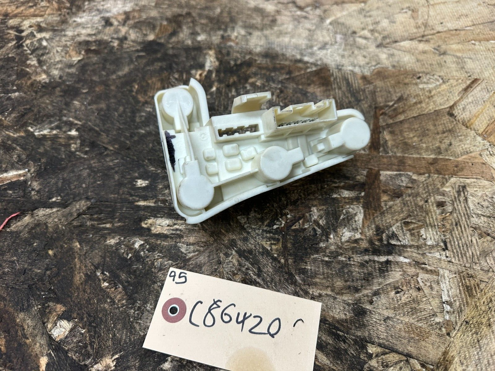 BMW 06-08 E90 PRE LCI LEFT/DRVER SIDE TAILLIGHT BULB HOLDER OEM 6937473