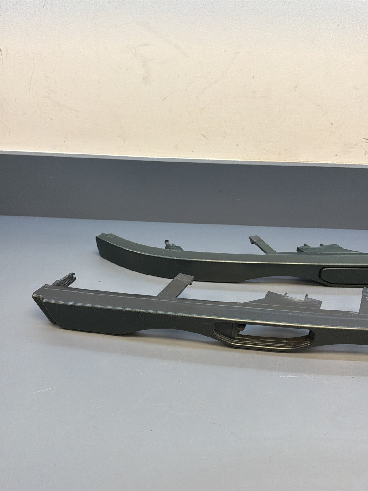 98-01 BMW 3 Series E46 SEDAN Headlight Lower Molding Trim 8208485 8208486