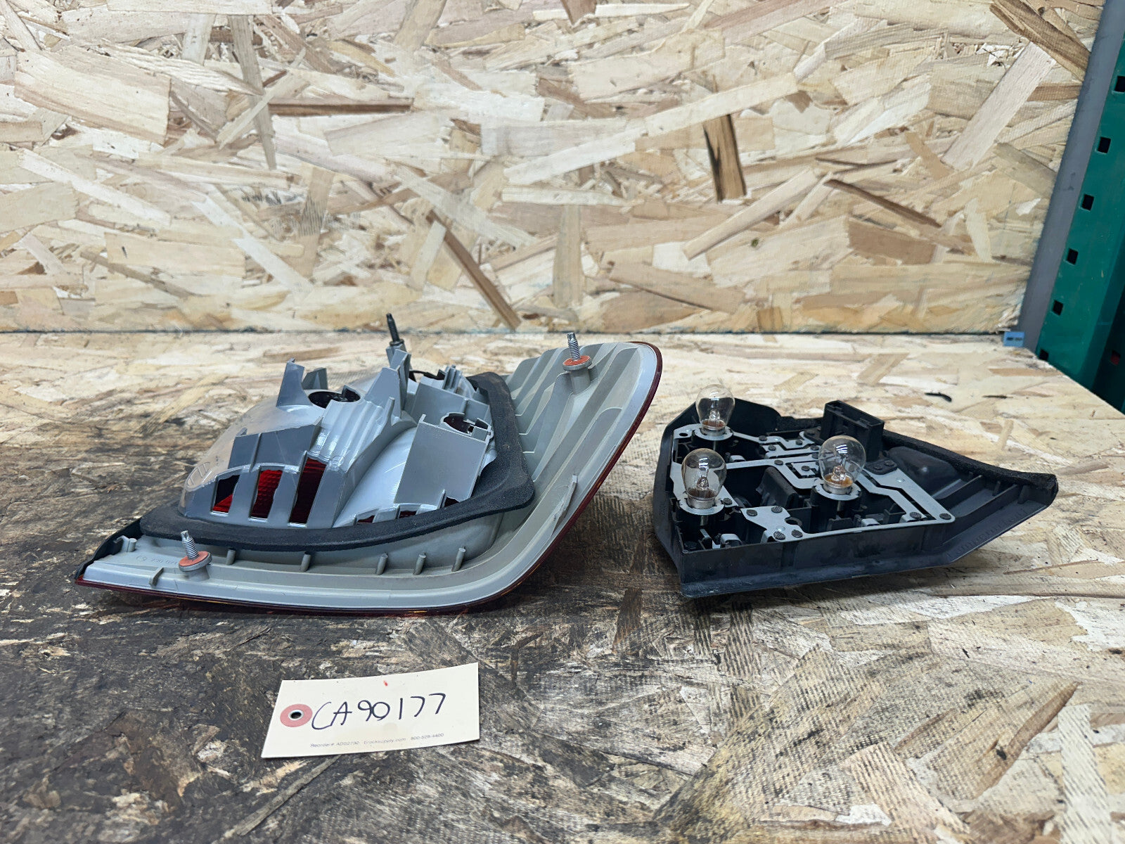 BMW 97-05 E46 3 SERIES LEFT+RIGHT OUTER TAIL LIGHT SET 2PC OEM 8364921+8364922