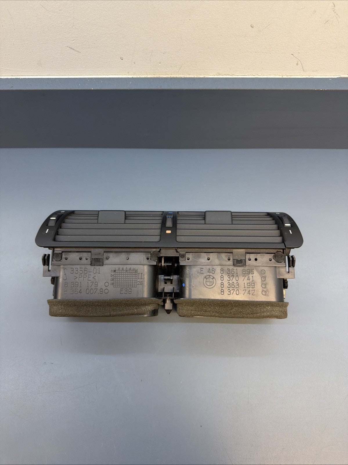 BMW 1997-2006 E46 3 SERIES BLACK CENTER INTERIOR VENT ASSEMBLY OEM 8361895