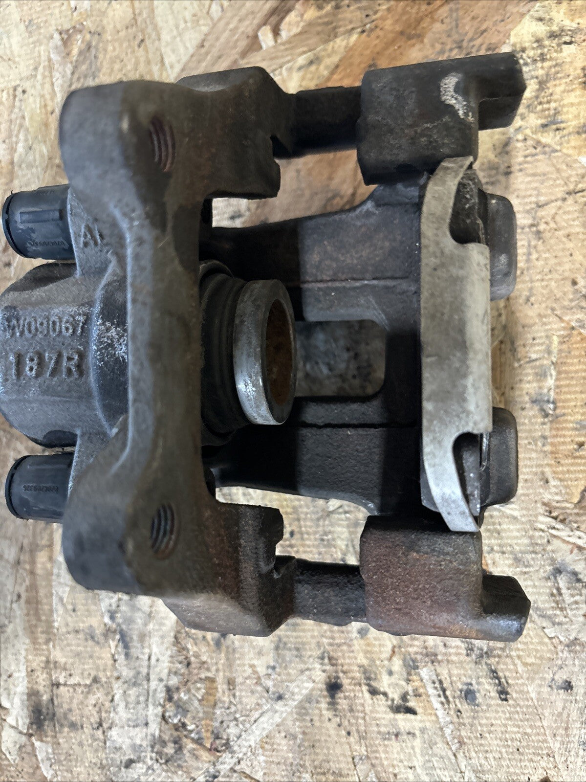 W09067 - 163W LEFT REAR BRAKE CALIPER / 681582 FOR BMW 3 SERIES
