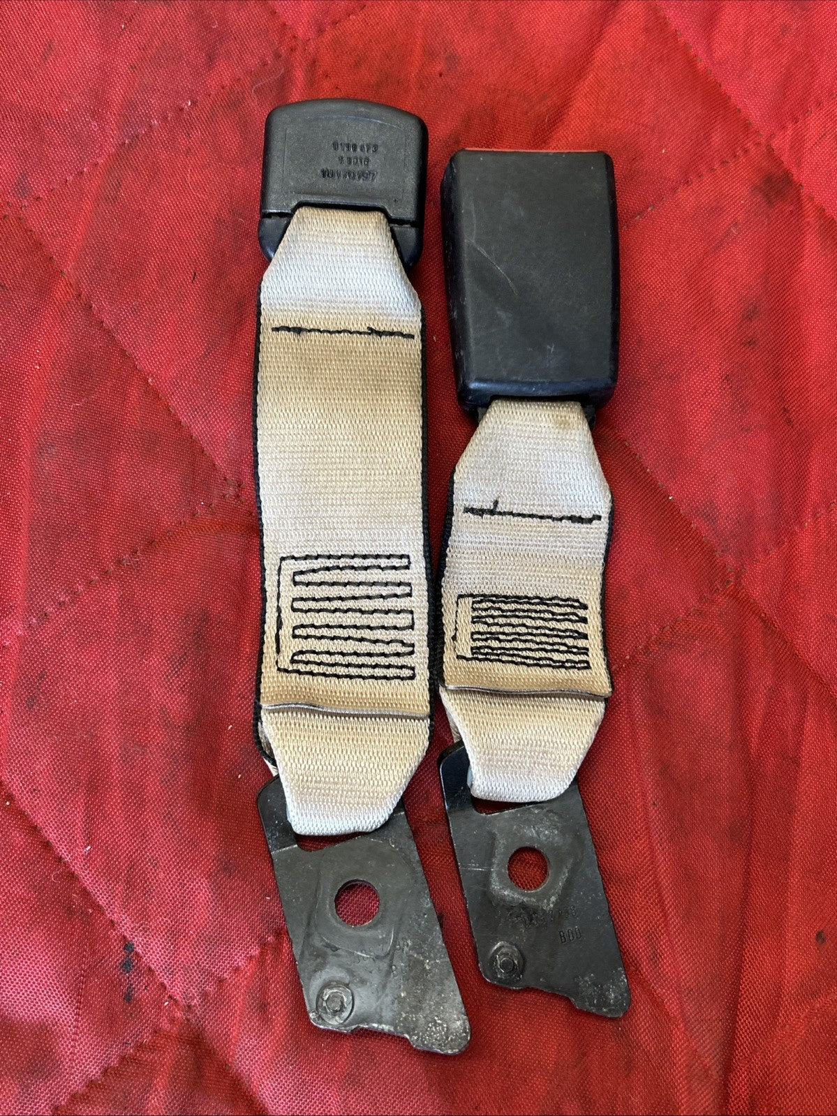 BMW E39 5-Series rear middle seat belt buckle beige 8198478