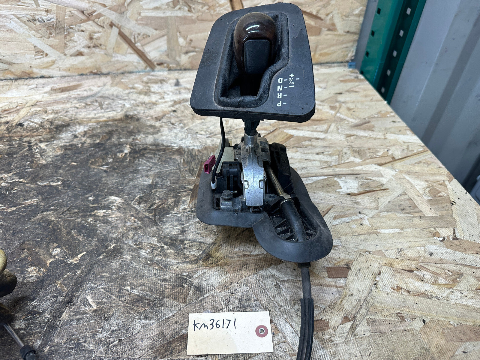 BMW 98-06 E46 3 SERIES STEPTRONIC AUTOMATIC TRANS GEAR SHIFTER/SELECTOR 7515261
