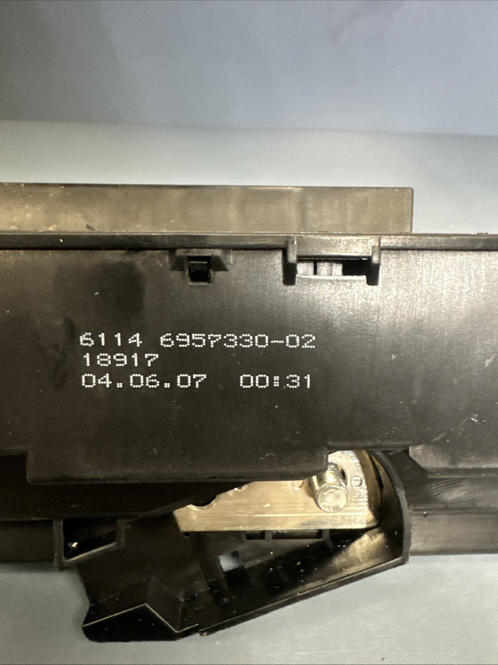 2008-2010 BMW 550I E60 CABIN FRONT RIGHT FUSE RELAY JUNCTION BOX 6957330