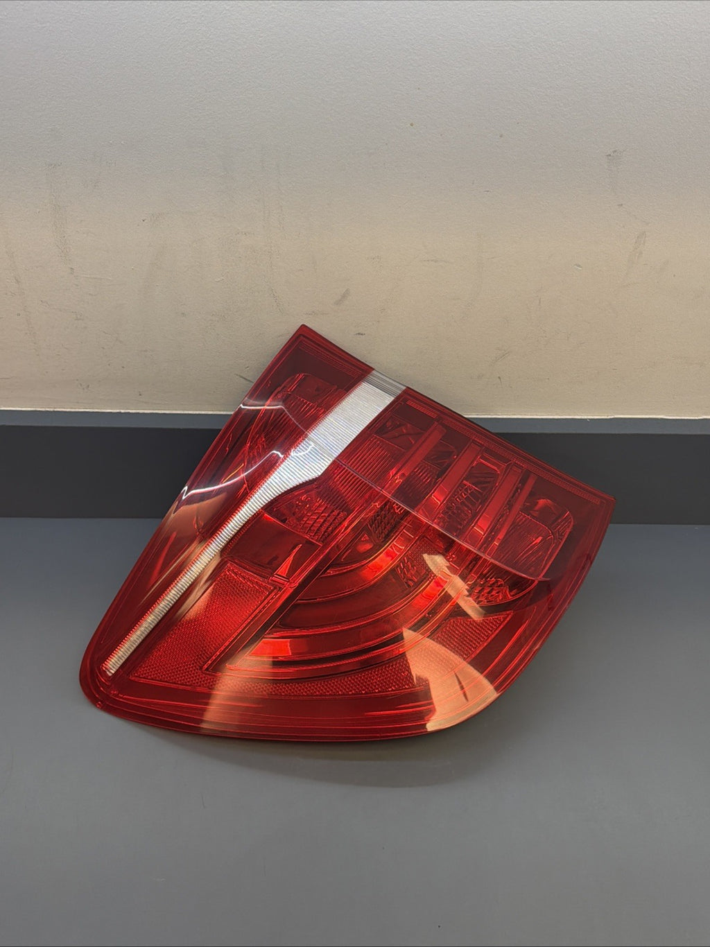 2011-2017 BMW X3 Driver Tail Light Quarter Mounted Headlamps OEM 7220239