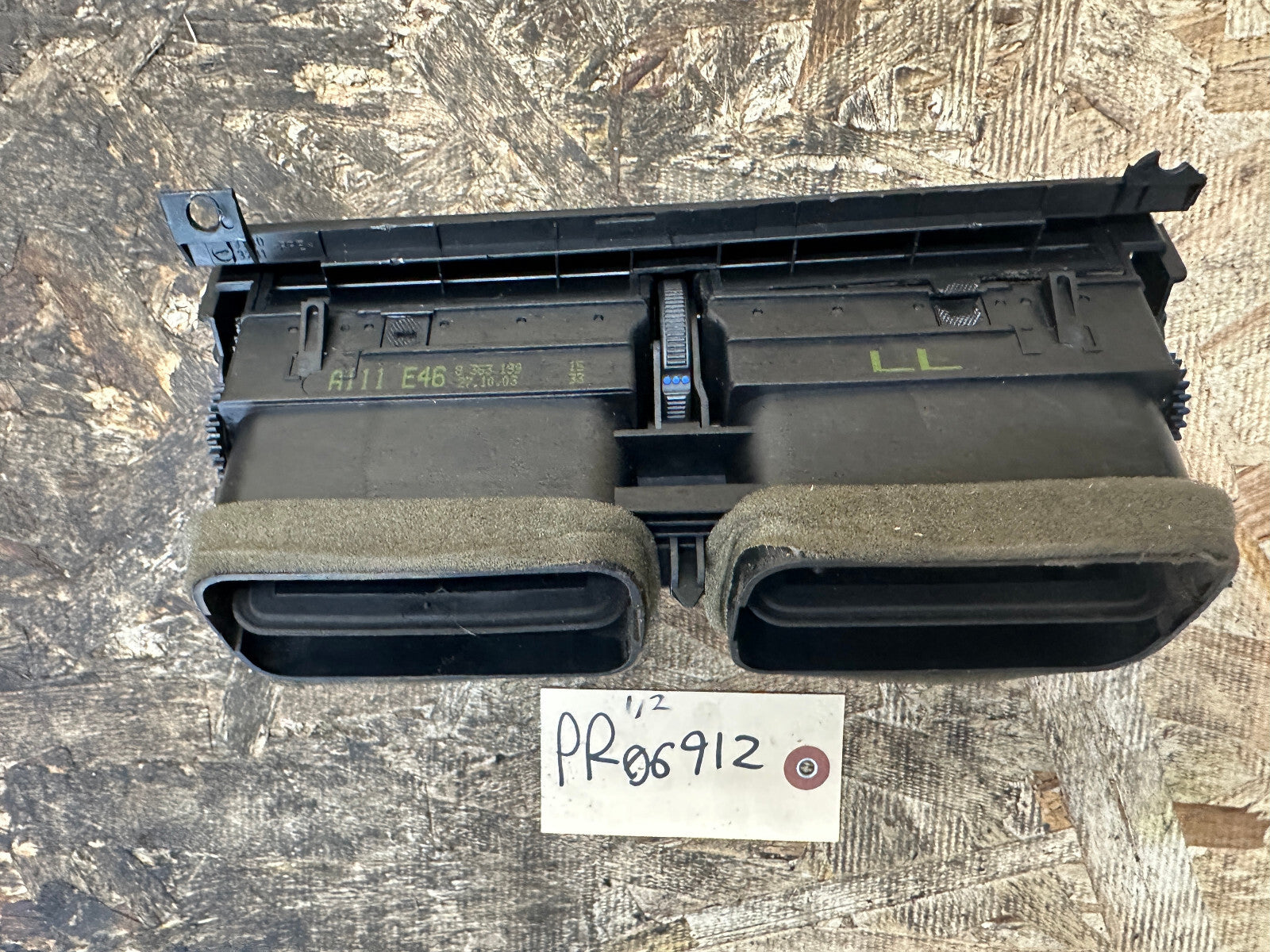 BMW 1997-2006 E46 3 SERIES BLACK CENTER INTERIOR VENT ASSEMBLY OEM 8361895