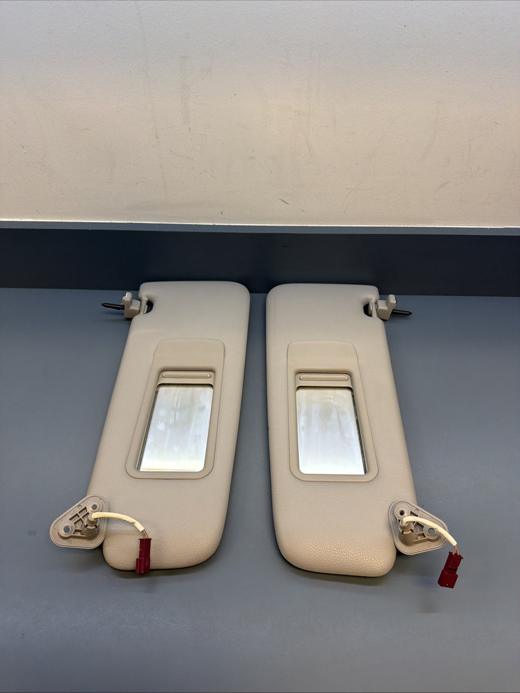 BMW E90 E91 E92 E93 Sun Visor Set OEM – Driver & Passenger 6905983 GRAY