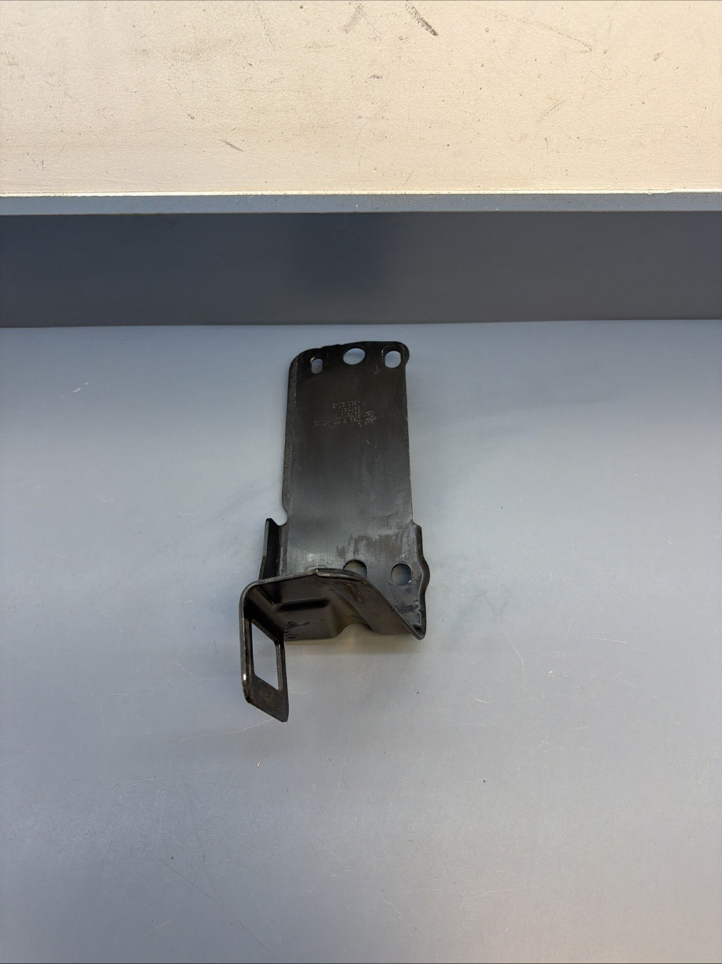 07-13 BMW 335i E90 E91 E92 E93 Front Left Lower Radiator Bracket OEM 7117811