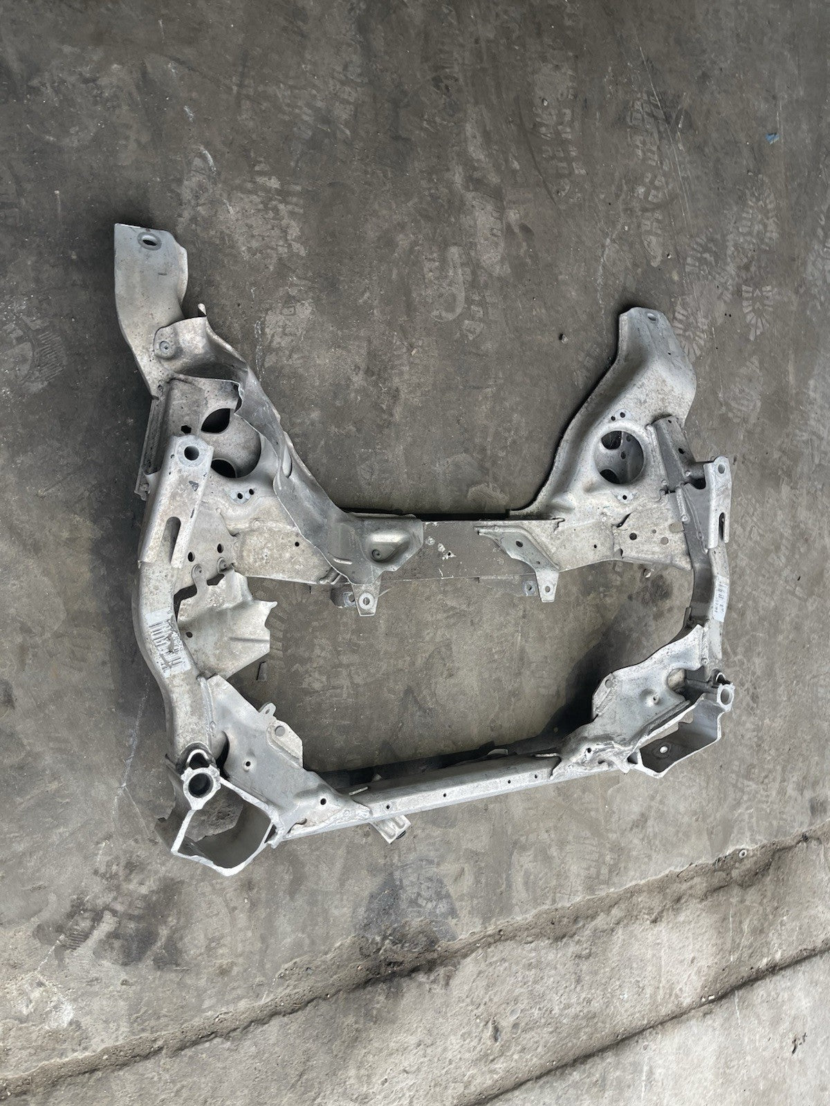 06-13 BMW E90 E91 E92 325I 328I 330I 335I FRONT SUBFRAME CROSSMEMBER RWD