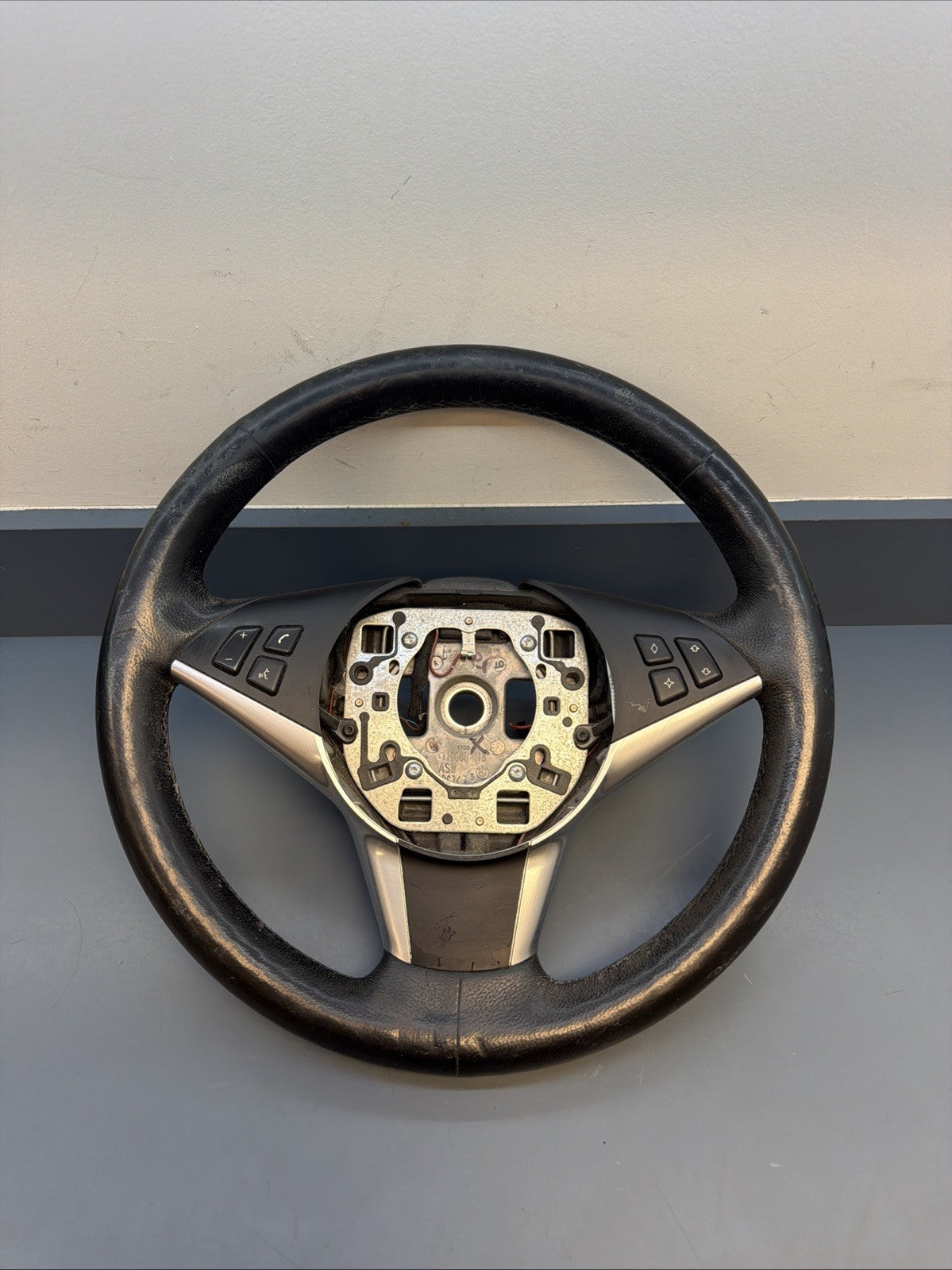 BMW 03-10 E60 5 SERIES BLACK LEATHER STEERING WHEEL W/BUTTONS OEM 11008818