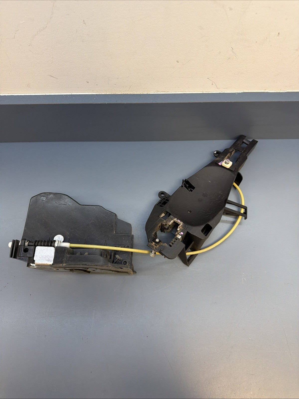 2010-2015 BMW E84 X1 REAR LEFT SIDE DOOR LATCH LOCK ACTUATOR HANDLE 7229459