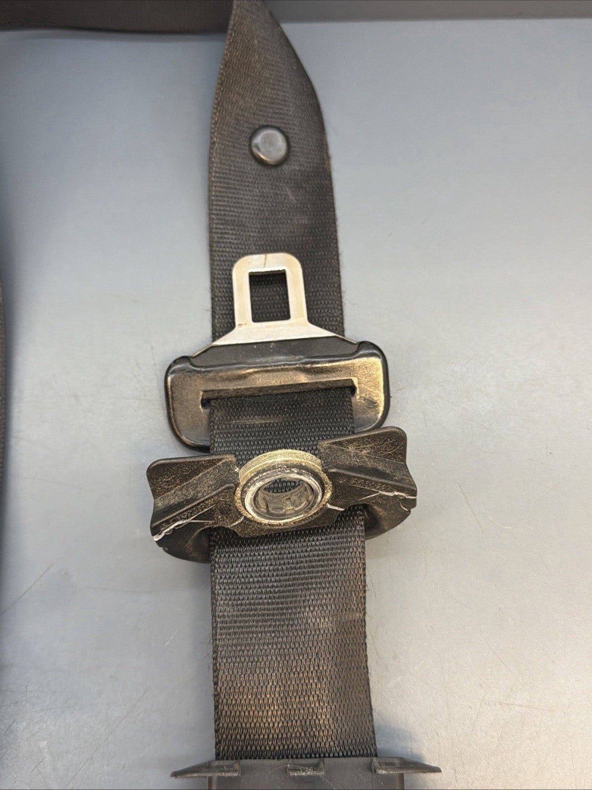 2001-2005 BMW 325I 325XI FRONT LEFT DRIVER SEAT BELT RETRACTOR 7009857 OEM
