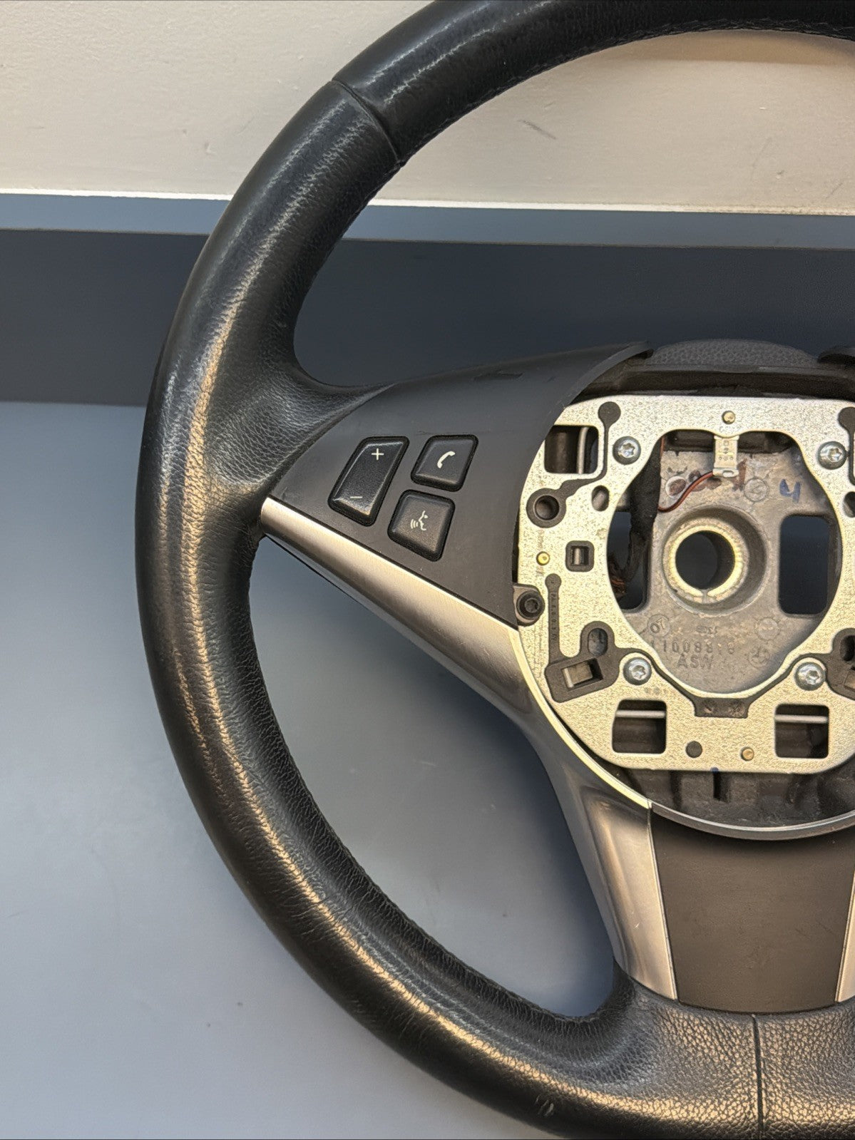 BMW 03-10 E60 5 SERIES BLACK LEATHER STEERING WHEEL W/BUTTONS OEM 11008818