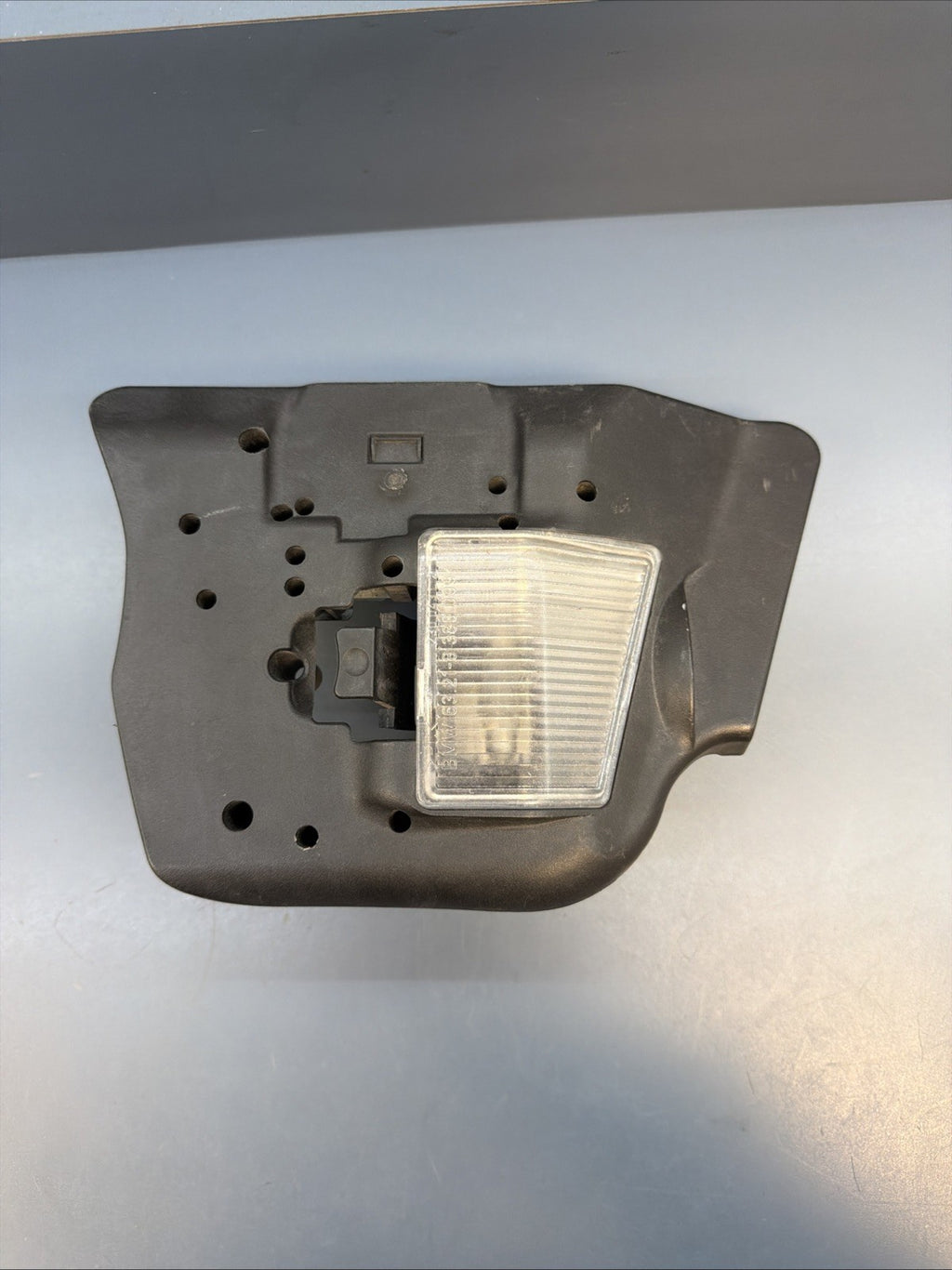 BMW 3 E46 LEFT TAIL LIGHT BULB SOCKET 63218383827 8383827