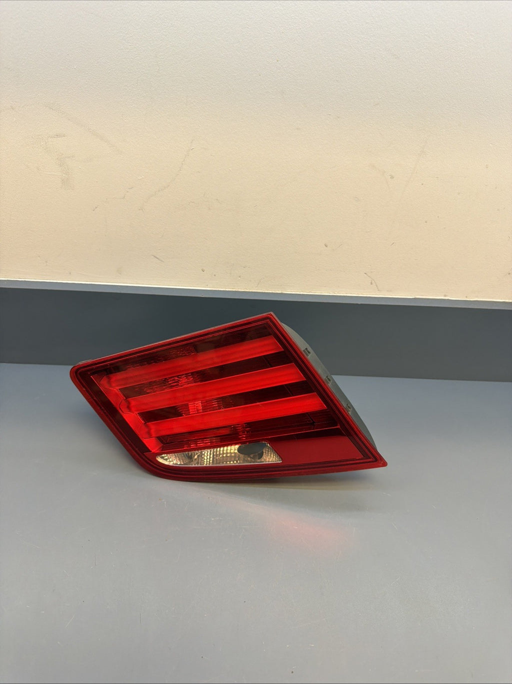 11-13 BMW 528I 535I 550I M5 F10 RIGHT SIDE INNER TRUNK TAIL LIGHT 7203225