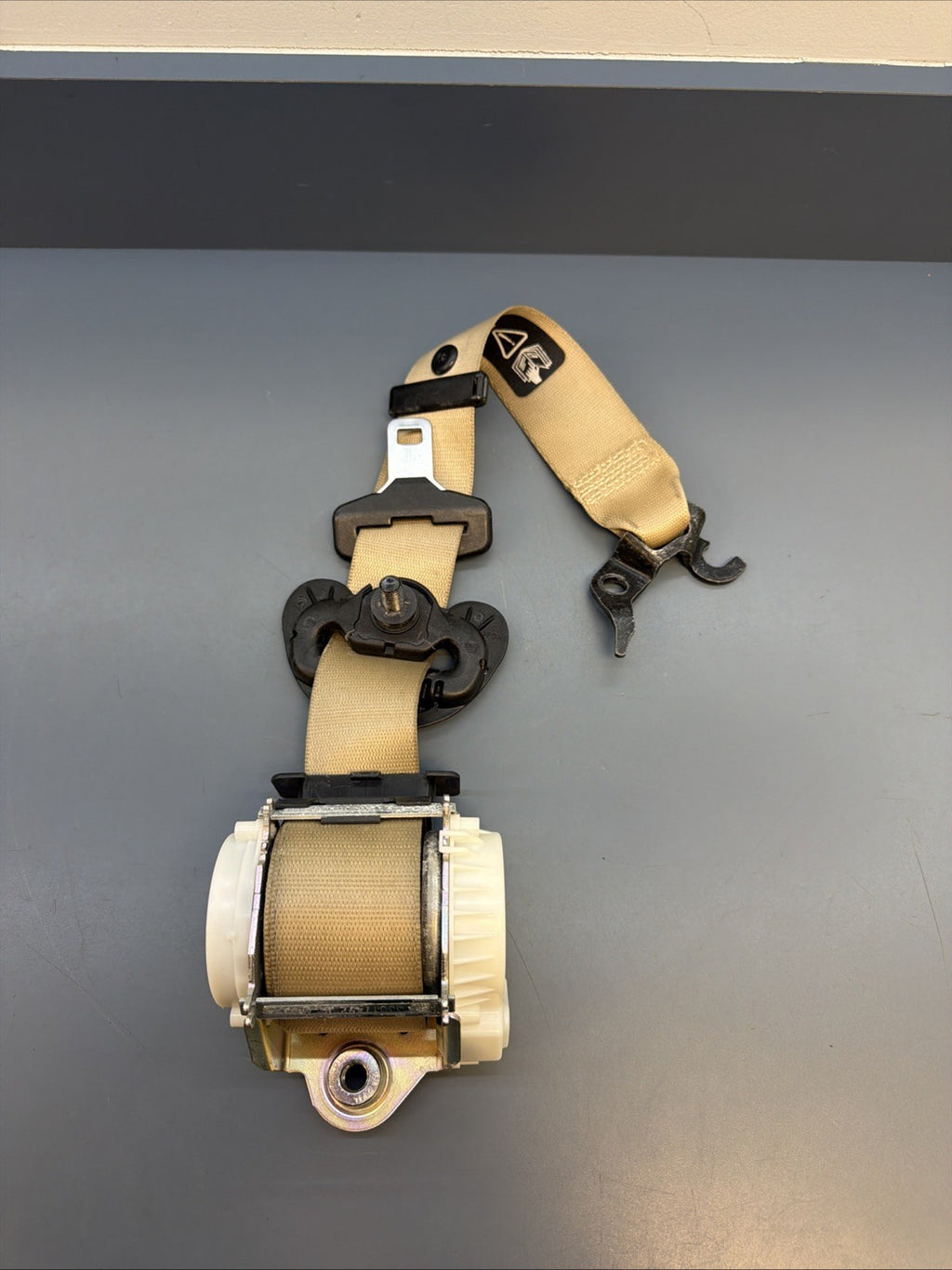06-11 BMW E90 335i Front Right Passenger Side Seat Belt Retractor 34006653 BEIGE
