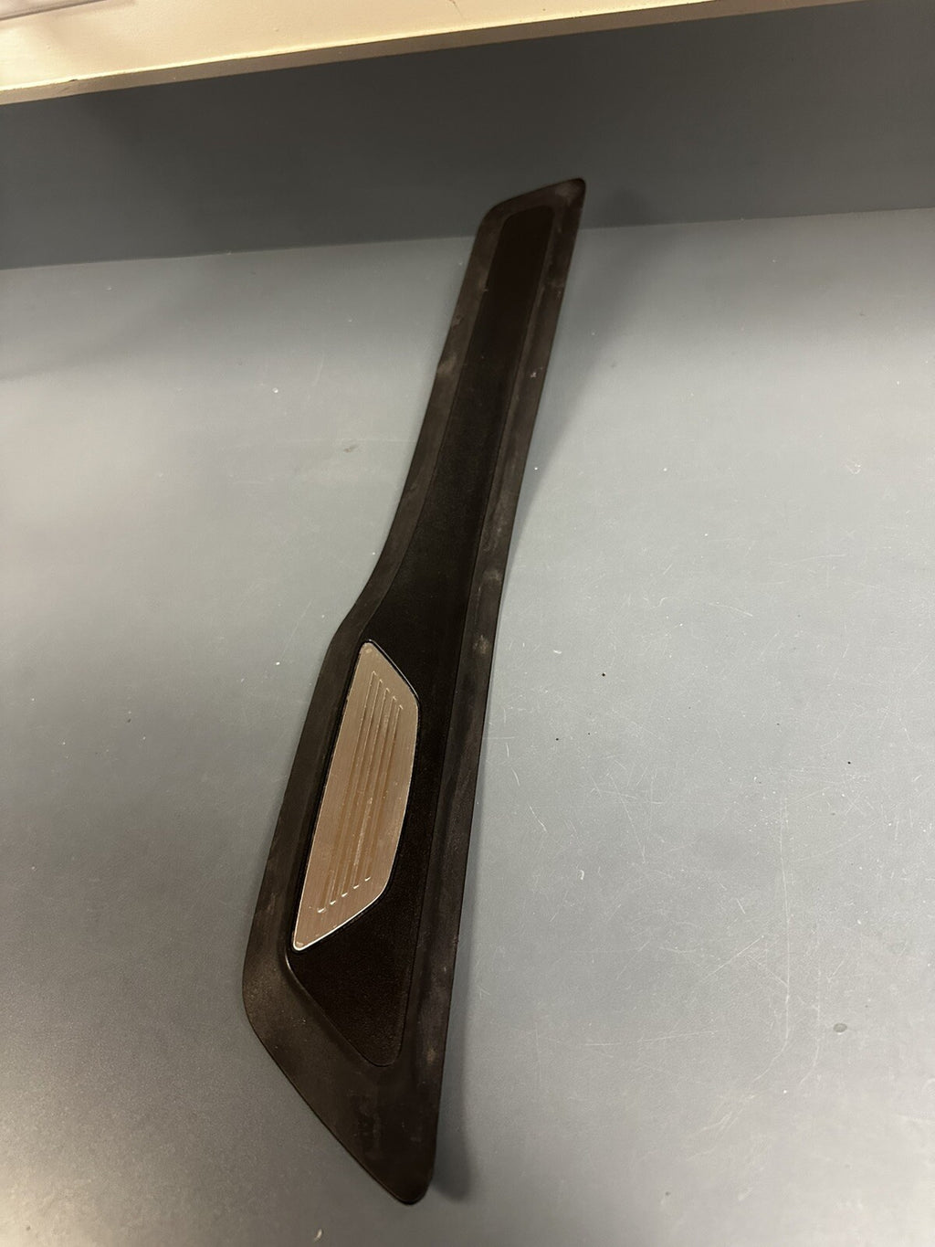 2014-2018 BMW 3 SERIES - REAR Right DOOR SILL / Scuff Plate 8054234