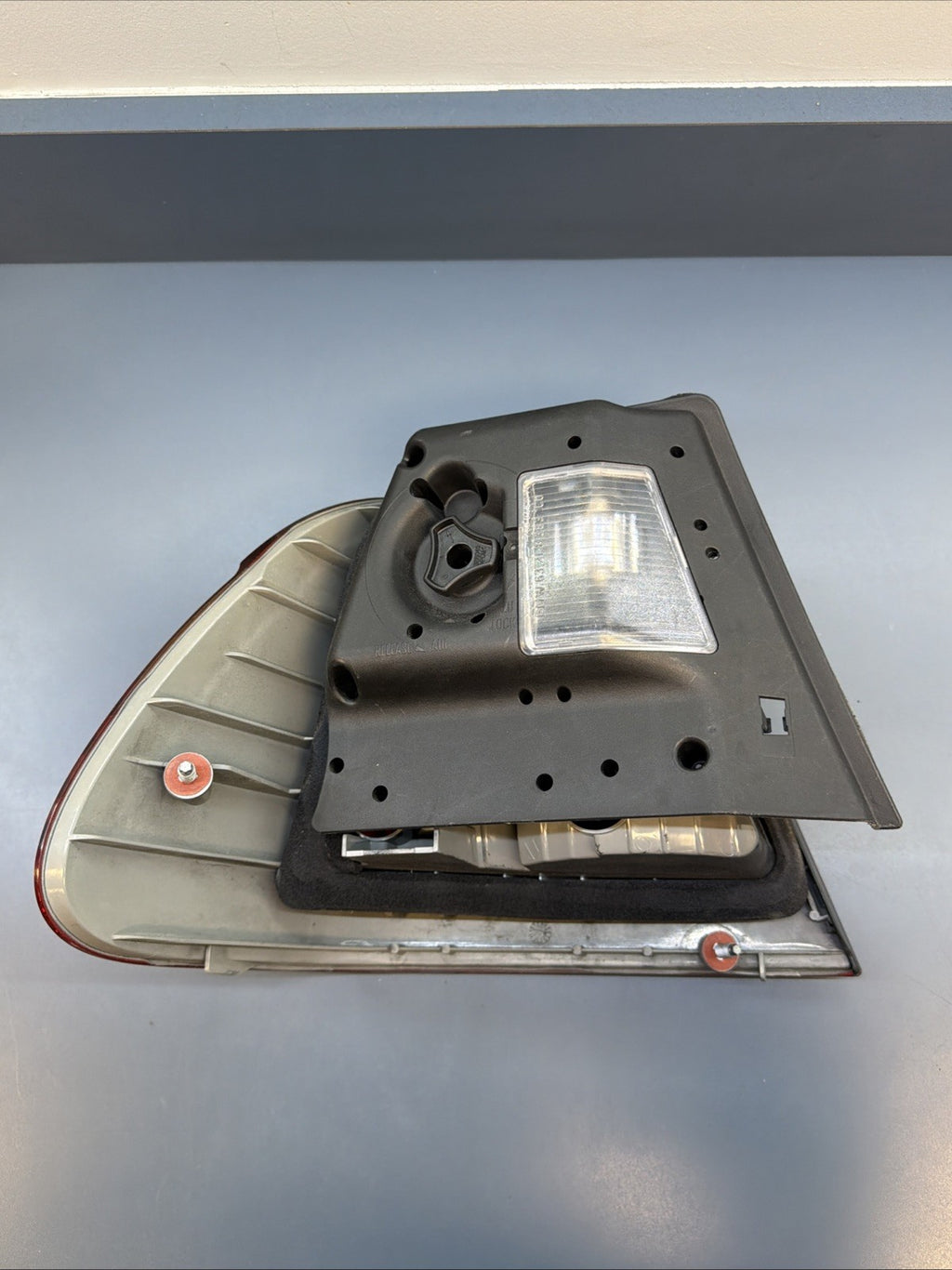 02-05 BMW E46 325i 325xi 330i Sedan Rear Right Tail Light Assy 6946534 OEM