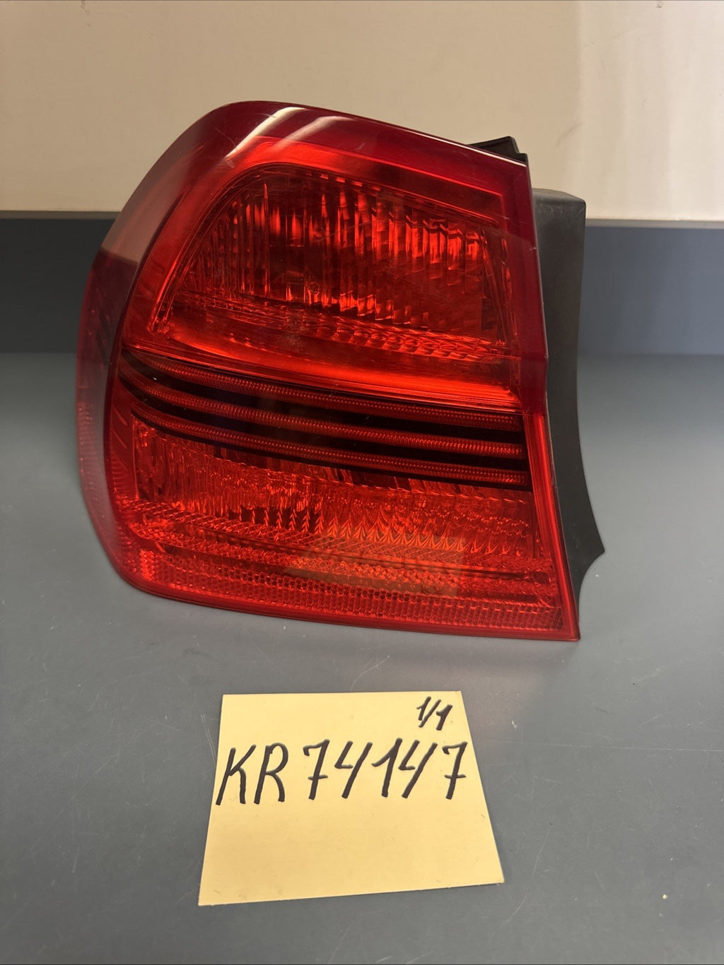 2008 BMW 328 SERIES SEDAN OEM LT DRIVER'S SIDE REAR TAIL LIGHT PRE-LCI 7161955