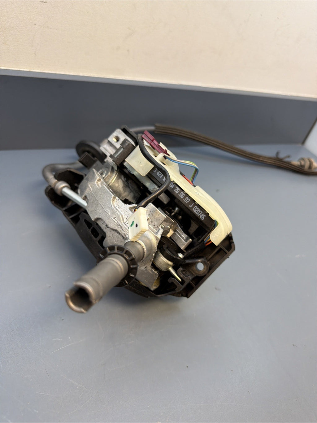 BMW X3 3.0 E83 2007-10 AUTOMATIC TRANSMISSION SHIFTER w/ CABLE 3423597