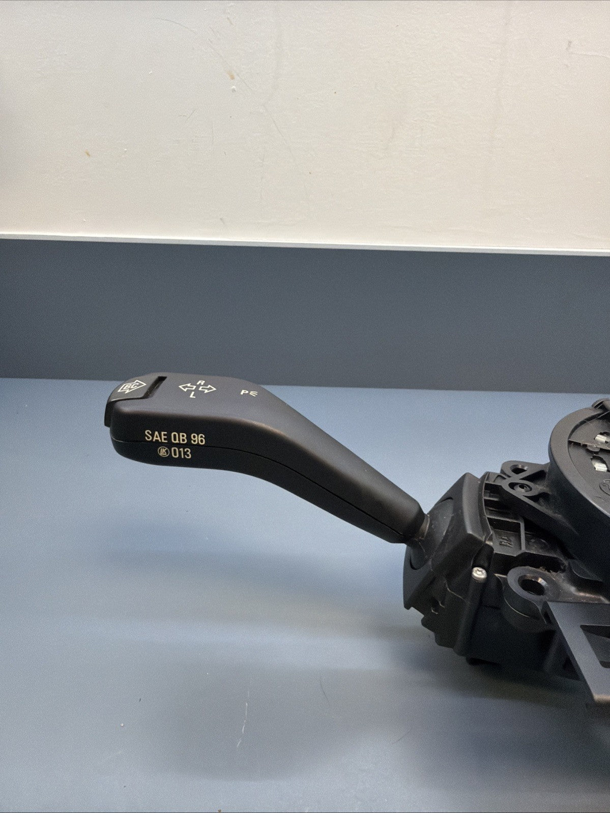 BMW X3 E83 Switch Gear Indicator Wiper Lights Stalk 83774889