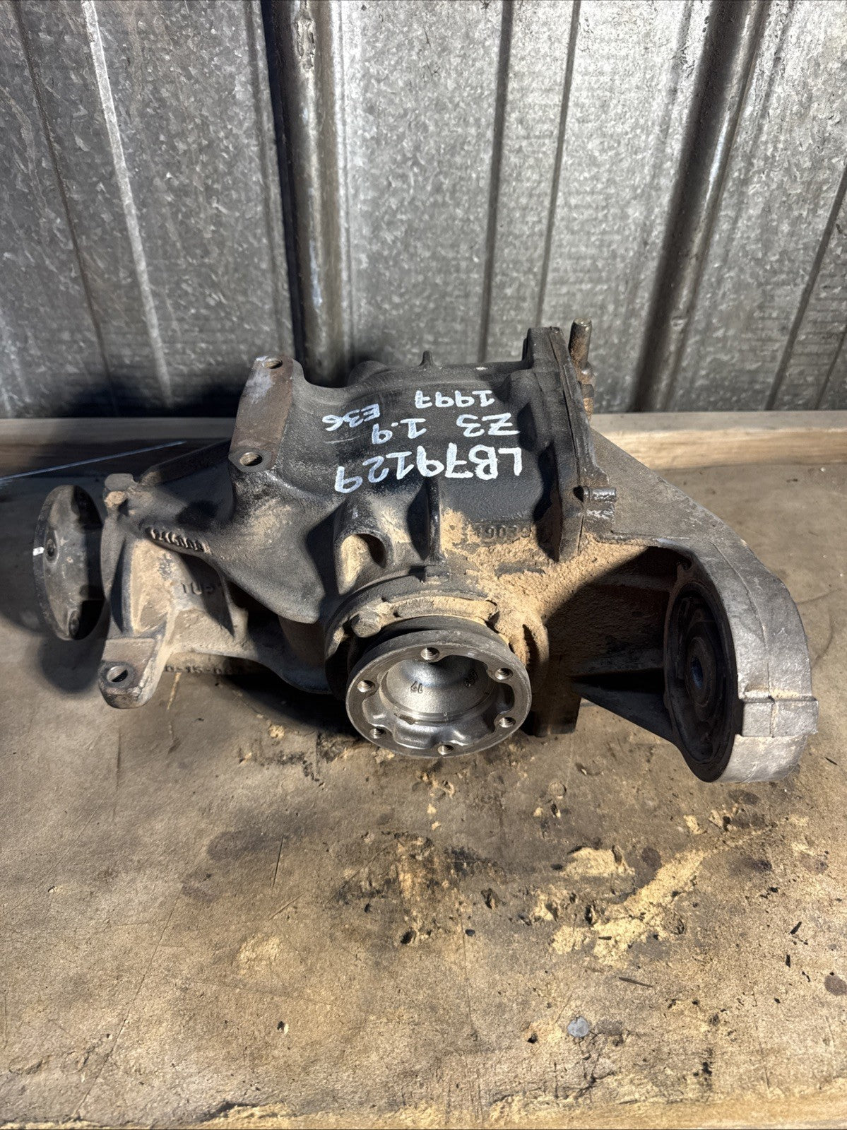 BMW REAR DIFFERENTIAL Z3 1.9L SERIES E36 FINAL DRIVE 3.45 1214009