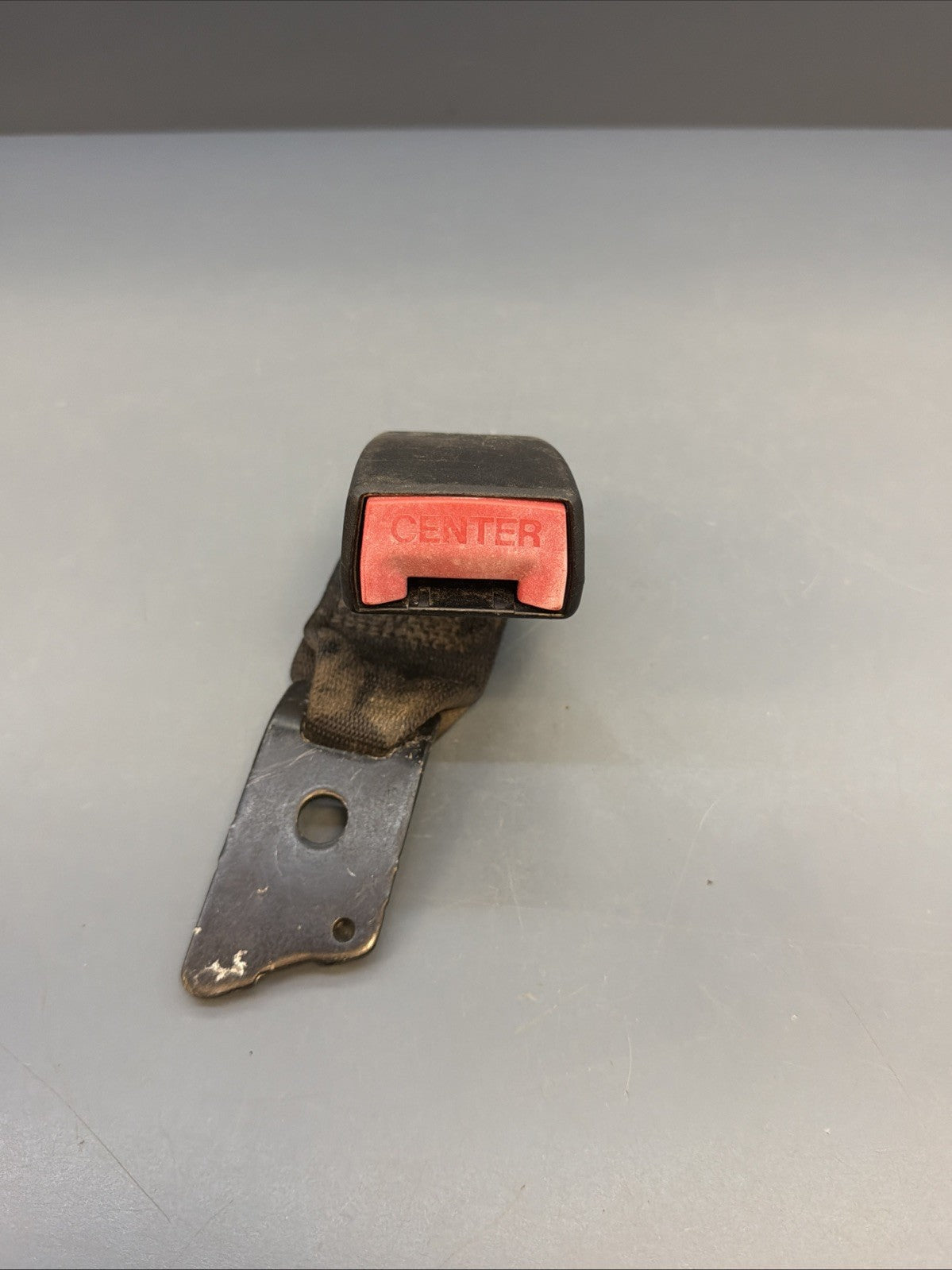 97-03 BMW E39 525i 530i 540i Rear Center Seat Belt Receptacle 8209836