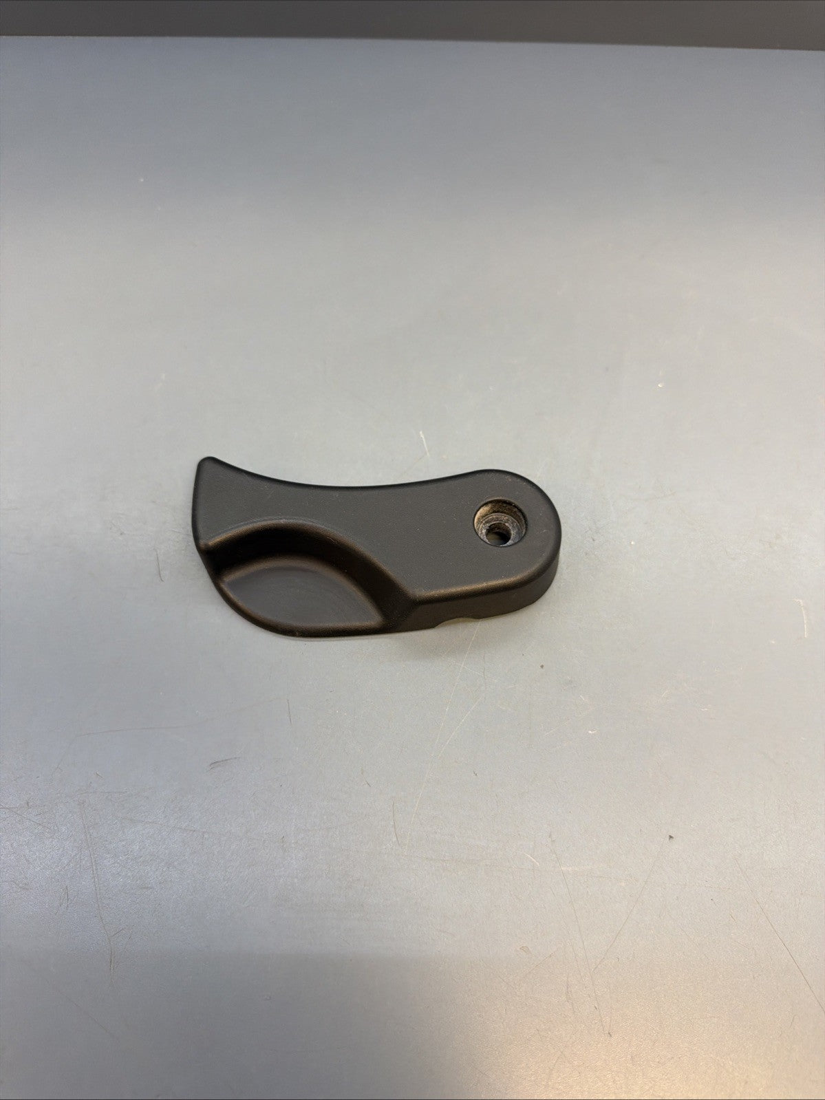 06-15 BMW E87 E90 E92 X1 X3 328i 335 Hood Release Handle Bracket Mount 7058117
