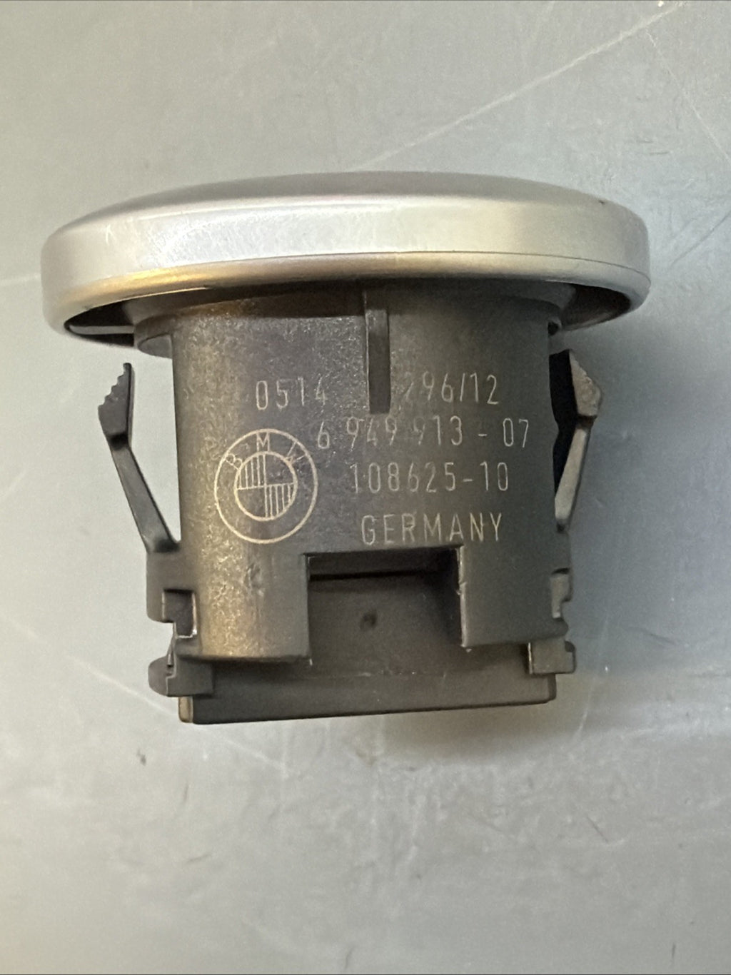 12-15 OEM E84 BMW X1 ENGINE IGNITION START STOP SWITCH BUTTON 6949913
