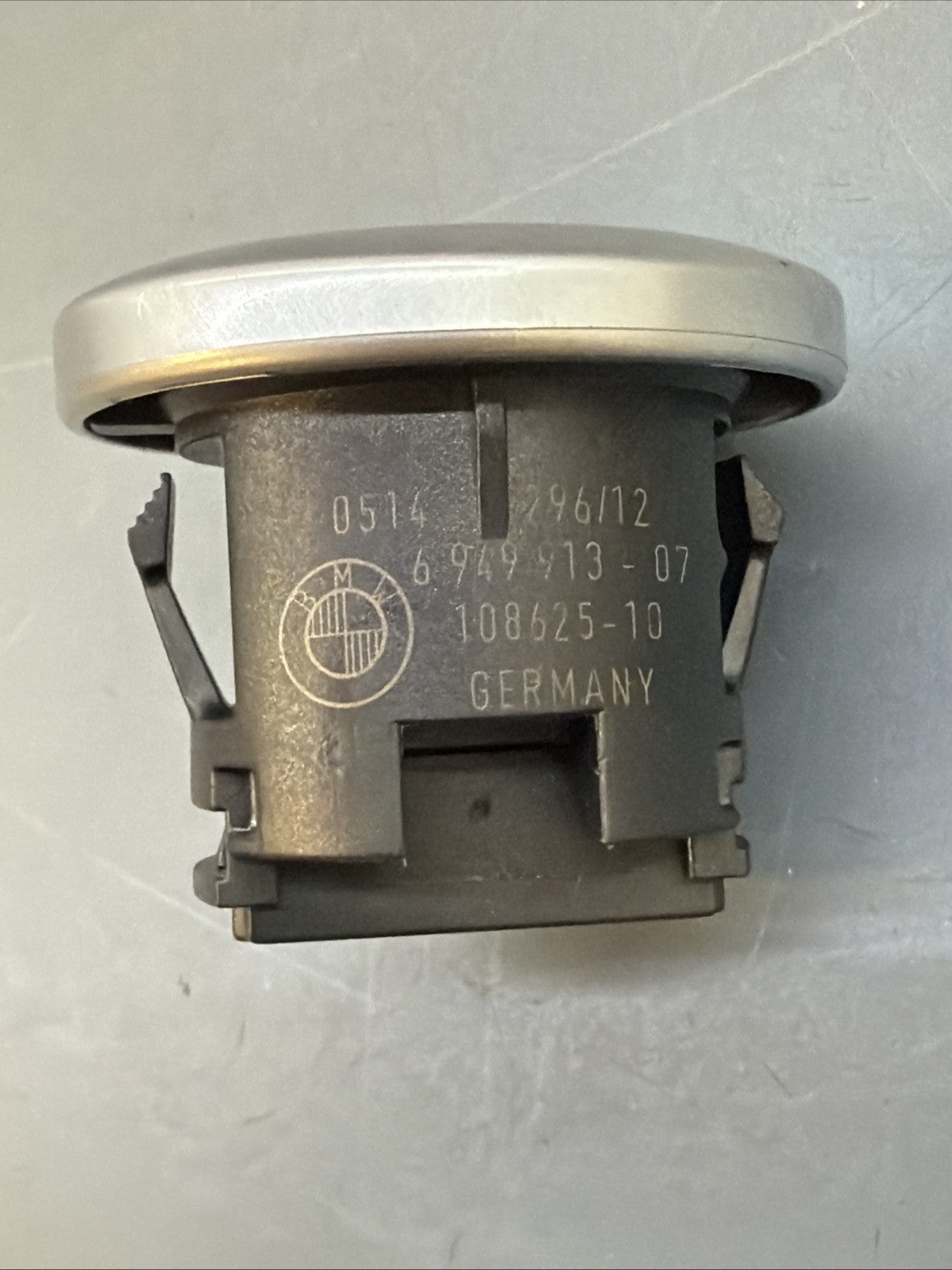 12-15 OEM E84 BMW X1 ENGINE IGNITION START STOP SWITCH BUTTON 6949913