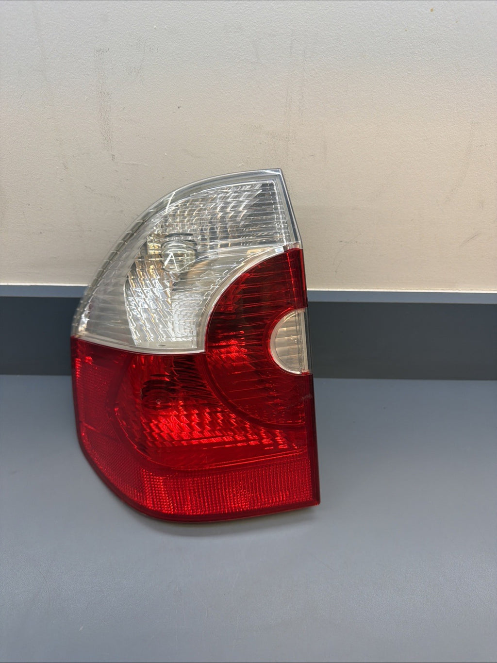 2004-2006 BMW X3 E83 LEFT Outer Taillight Tail Light OEM 3404103 DRIVERS SIDE