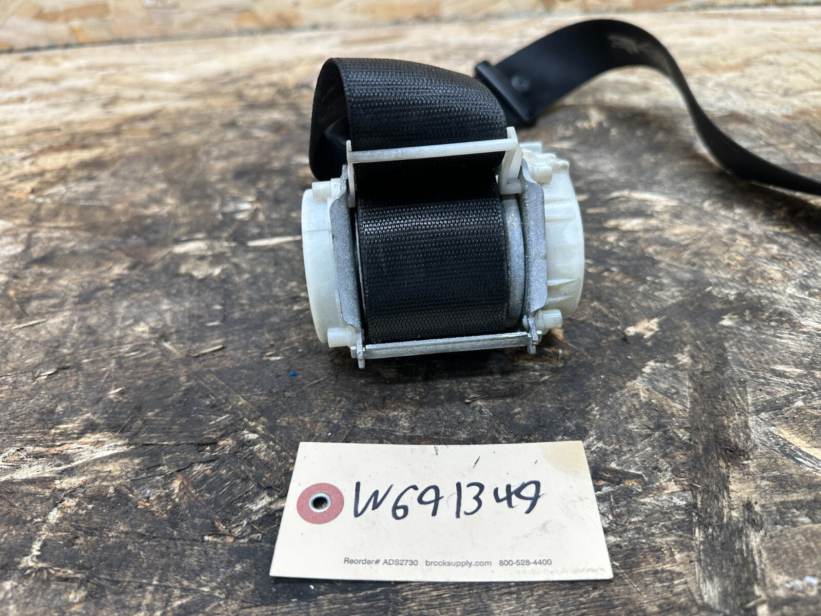 BMW 03-10 E83 X3 FRONT RIGHT PASSANGER SEAT BELT RETRACTOR BLACK OEM 34003072