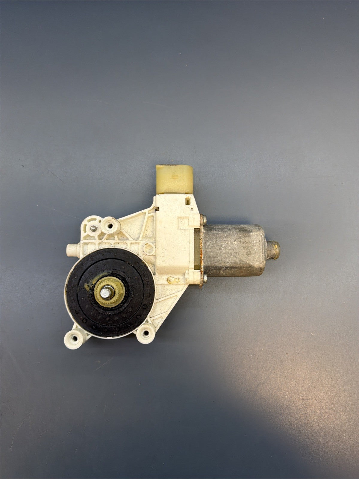 2006-2011 BMW 328i 335i E90 Sedan Front Right Window Motor OEM 6927028