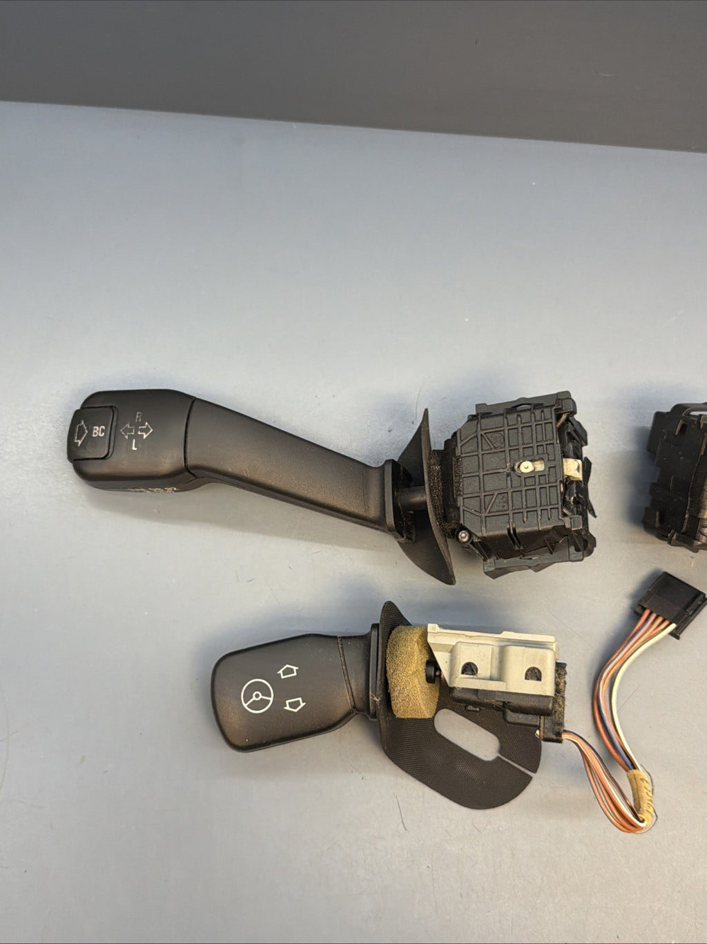 1997-2000 BMW E39 TURN SIGNAL WIPER CRUISE CONTROL SWITCH OEM 8352013 8352172