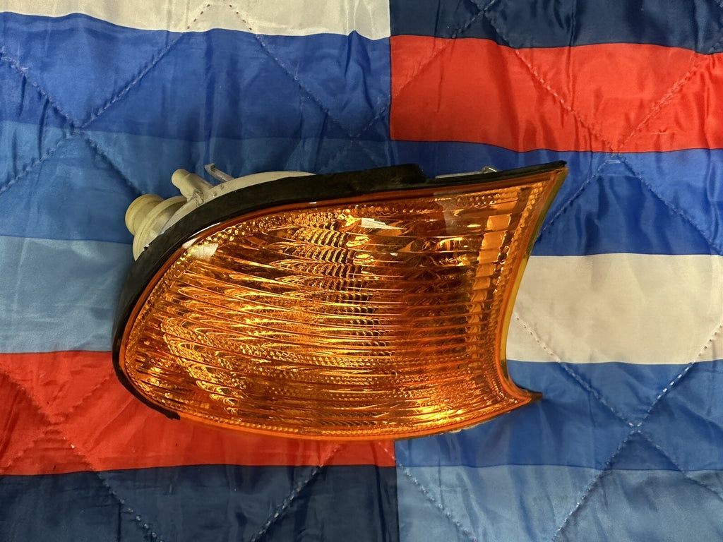 02-05 BMW 3 SERIES 325I 330I YELLOW CORNER LIGHT RIGHT SIDE DEPO