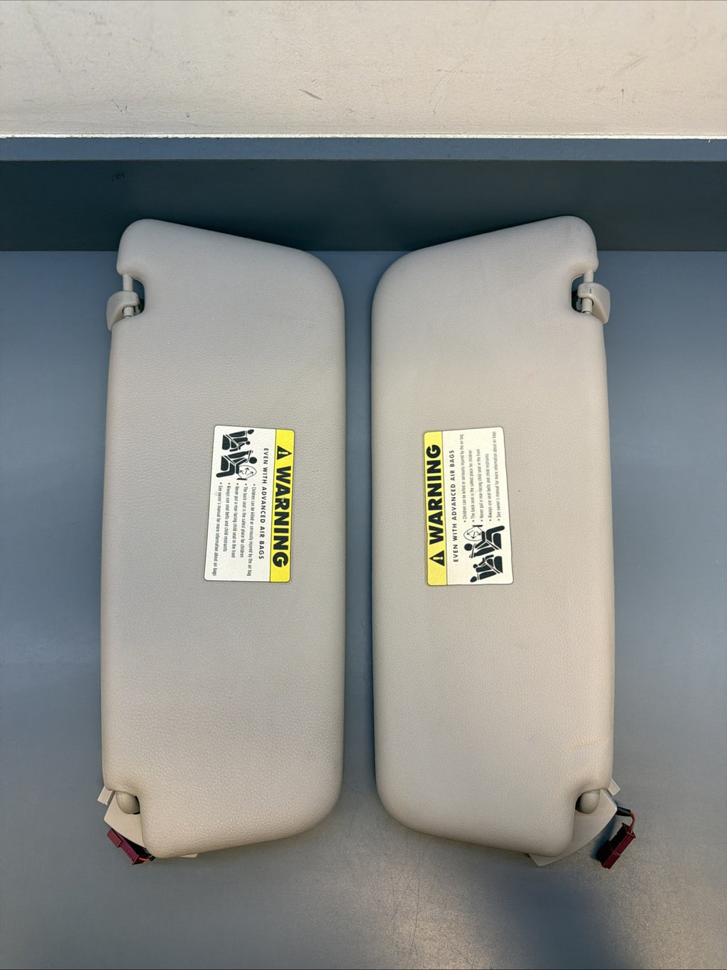 Share BMW E60 E92 E93 Sun Visor Set OEM – Driver & Passenger 6905983