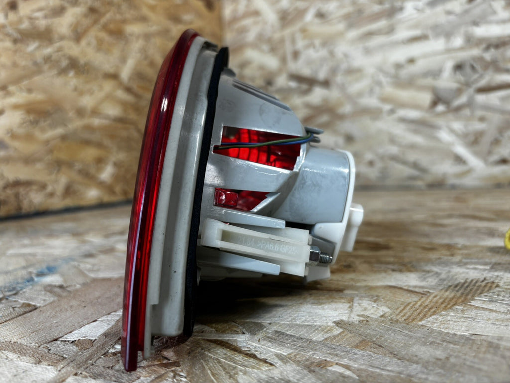 09 10 11 BMW 3-series SEDAN OUTER CORNER LED Tail Light Right Side 4871734
