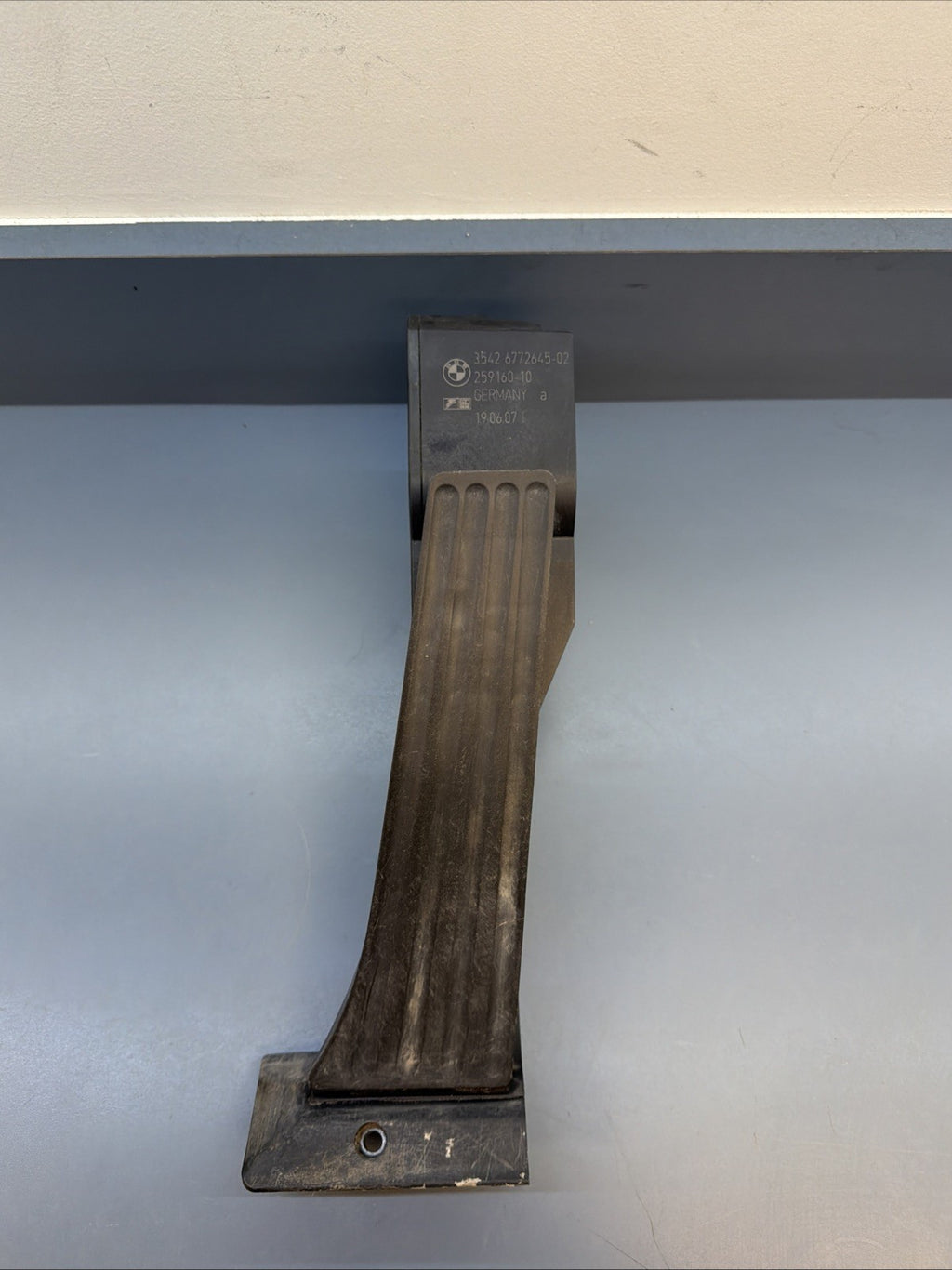 04-08 BMW E60 E63 E64 E65 E70 E83 E90 GAS FUEL ACCELERATOR FLOOR PEDAL 6772645