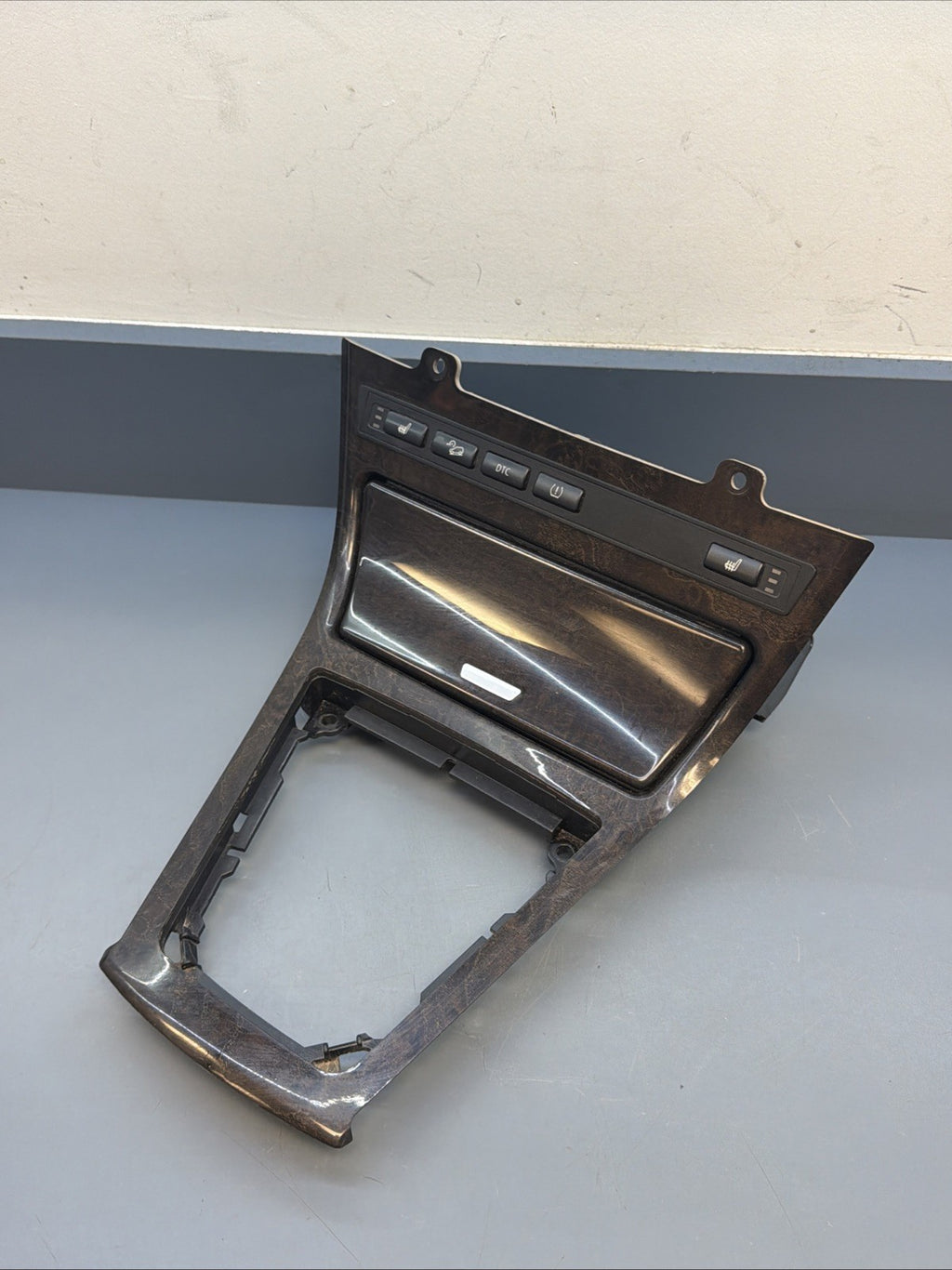 07-10 BMW X3 OEM SHIFTER TRIM BEZEL ASH TRAY W/HEATED SEAT SWITCH PANEL 3411706