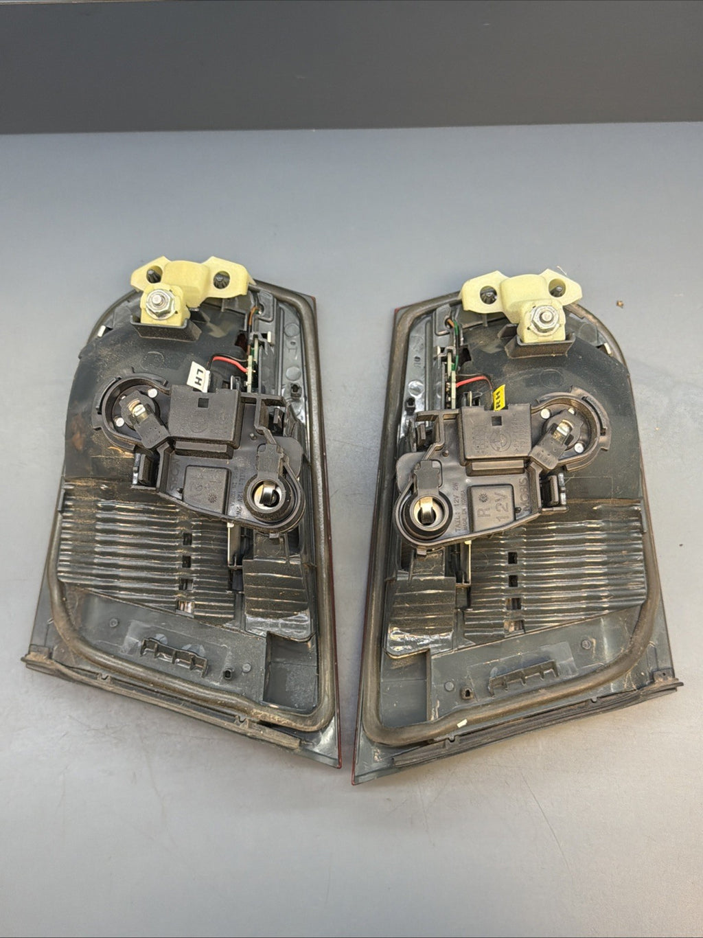12-2015 BMW F30 3-SERIES REAR INNER LEFT & RIGHT TAIL LIGHT SET 7259915 7259916