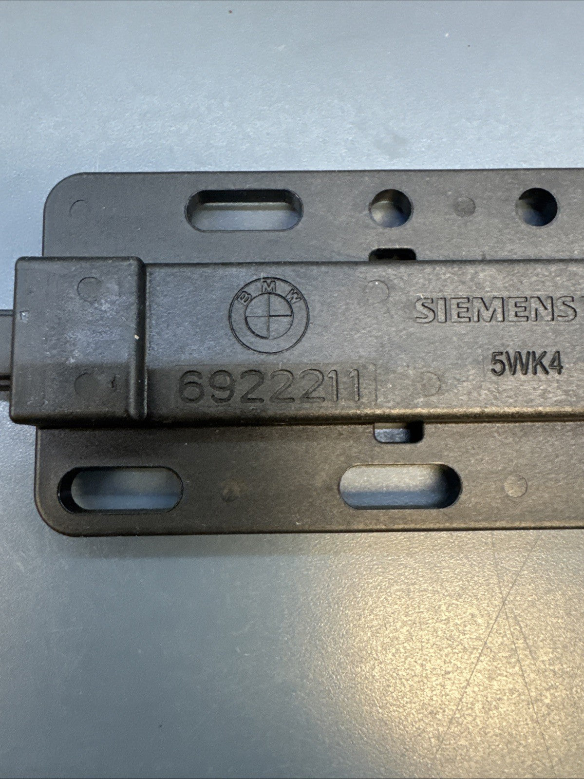 BMW E90 E92 E84 E82 E60 E63 KEYLESS ENTRY ANTENNA MODULE SENSOR OEM 6922211