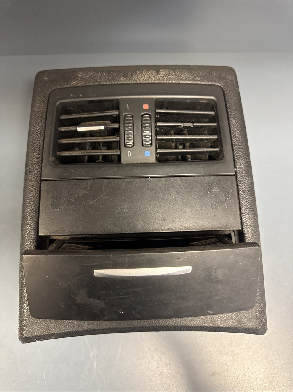 BMW 3 SERIES E90, REAR CENTRE CONSOLE TRIM WITH AIR VENT 7139048