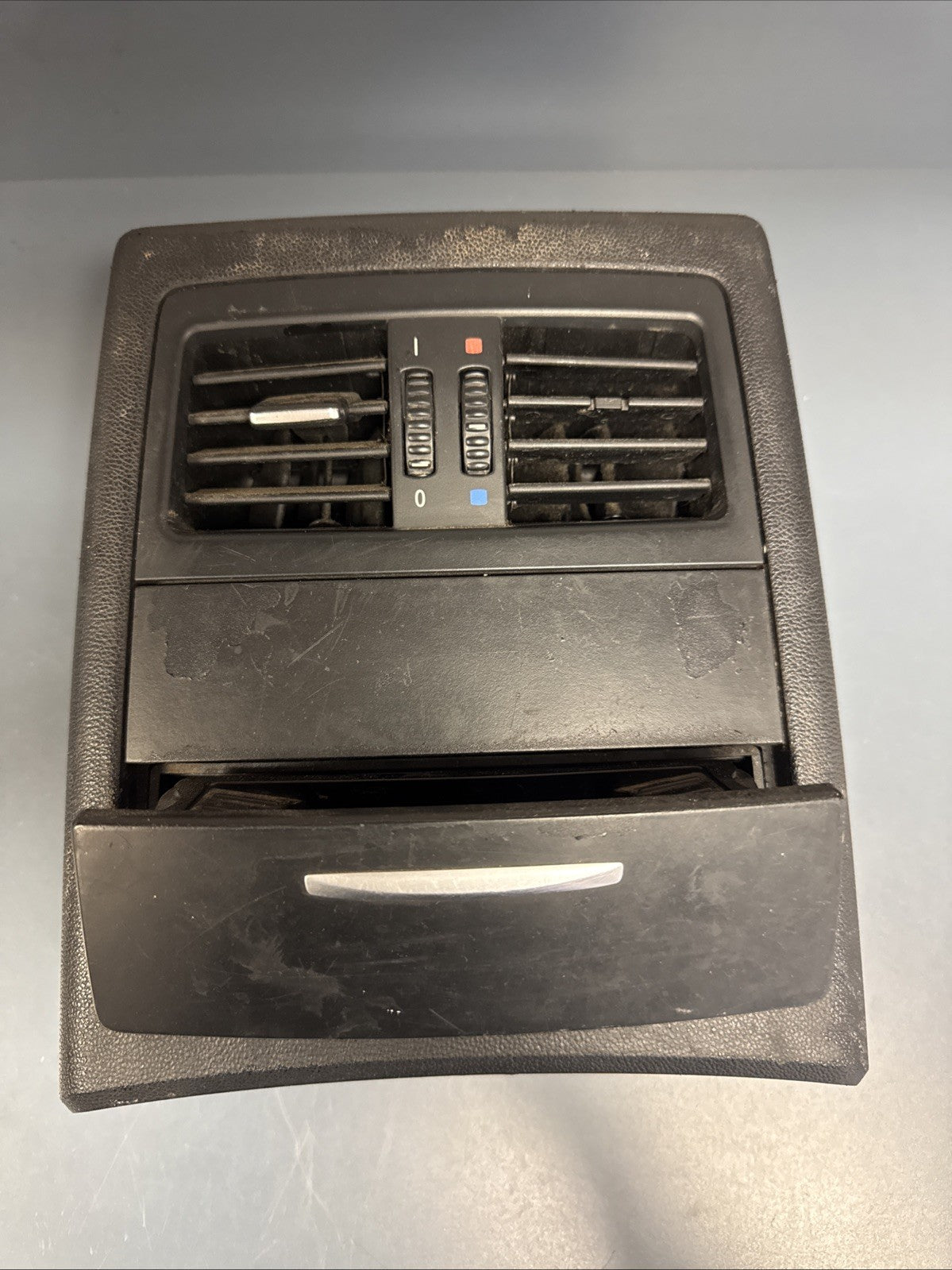 BMW 3 SERIES E90, REAR CENTRE CONSOLE TRIM WITH AIR VENT 7139048