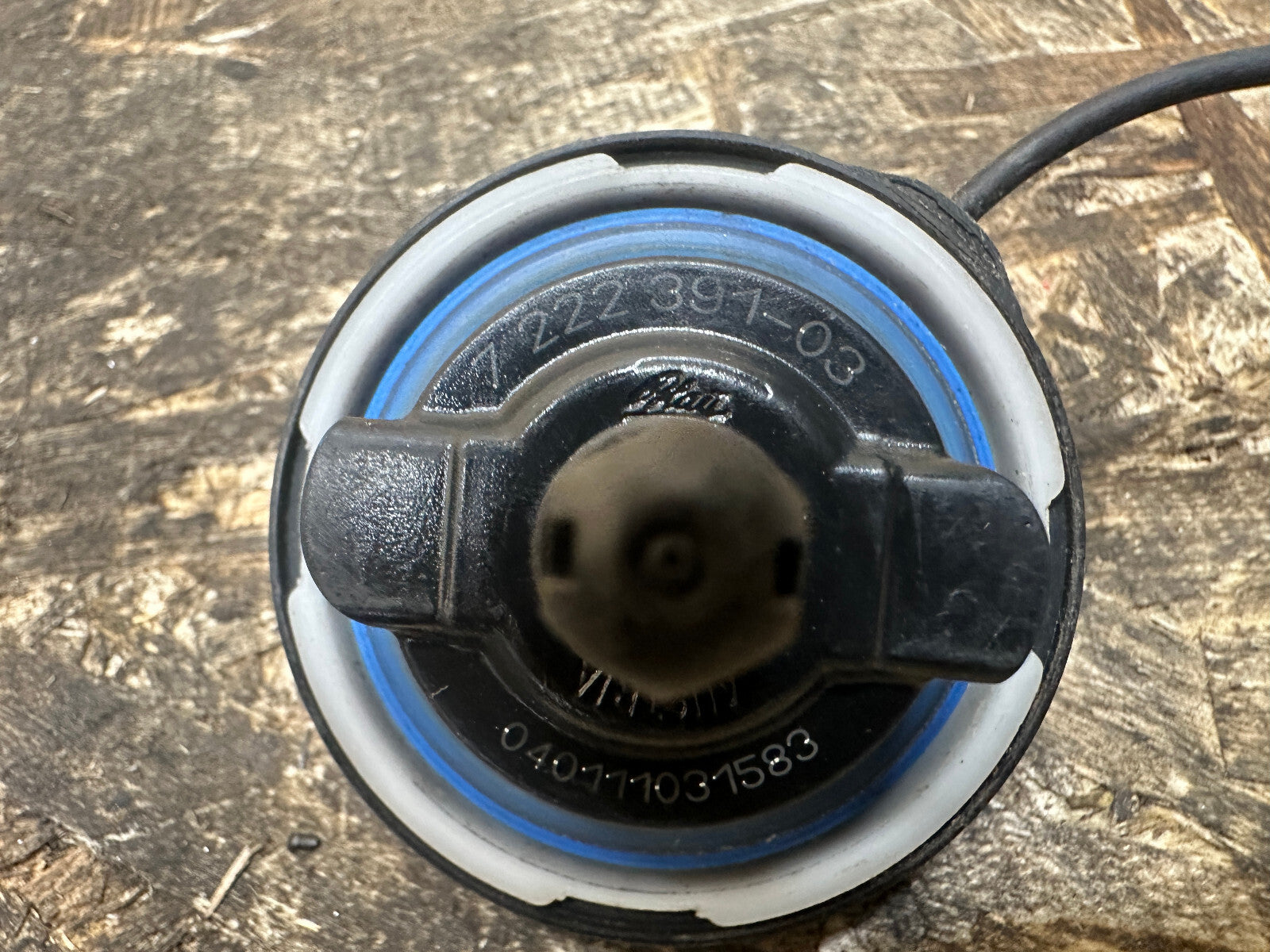 BMW E60 E90 F30 F10 F01 FUEL FILLER GAS CAP BLACK OEM 7222391/16117198578