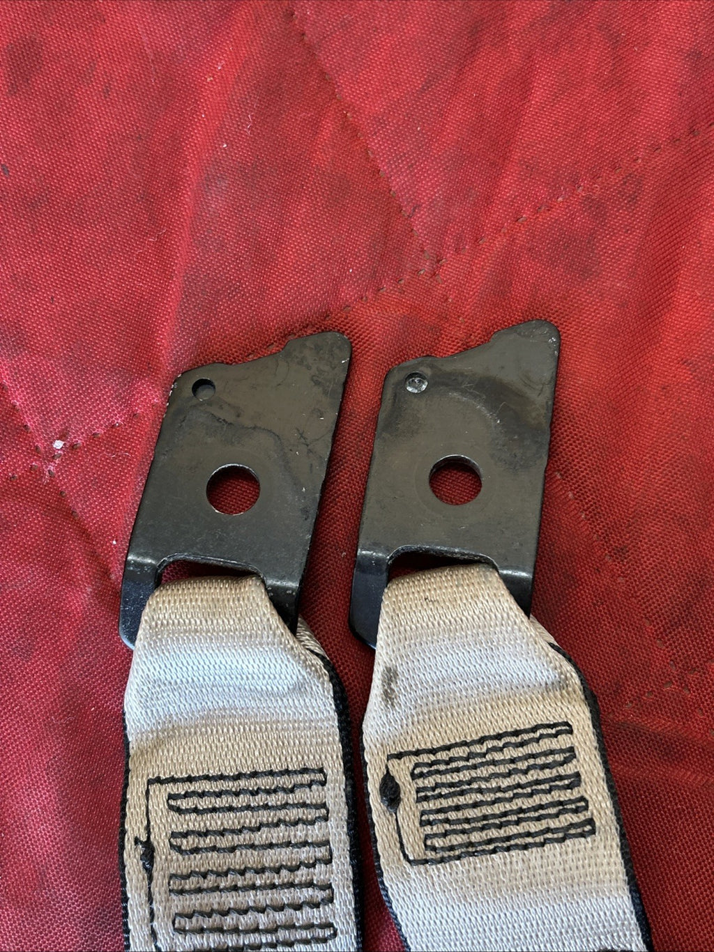 BMW E39 5-Series rear middle seat belt buckle beige 8198478