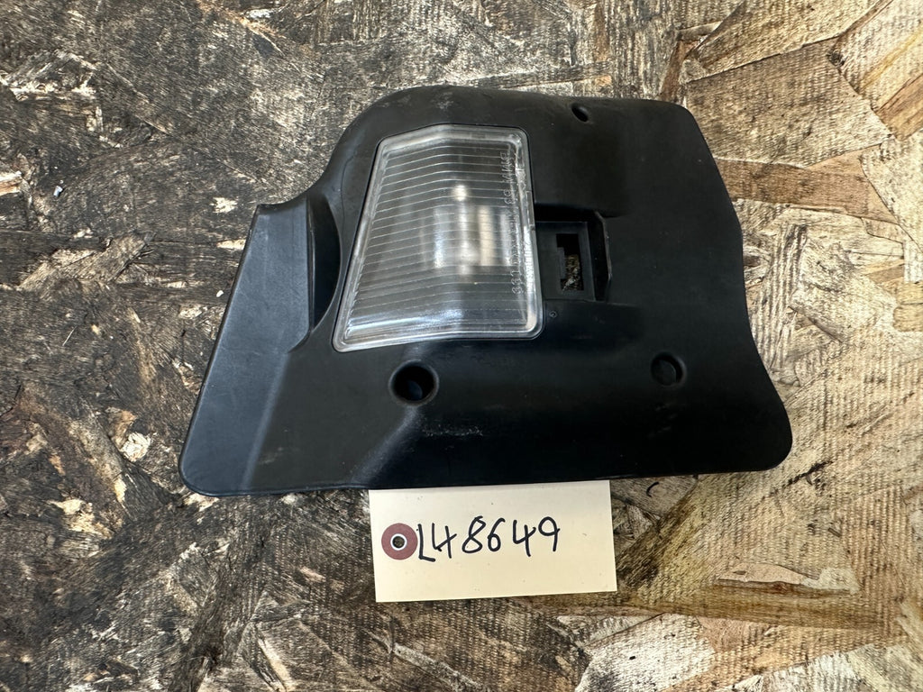 BMW 1999-2005 E46 3 SERIES LEFT TAILLIGHT BULB TRIM SOCKET OEM 6920701