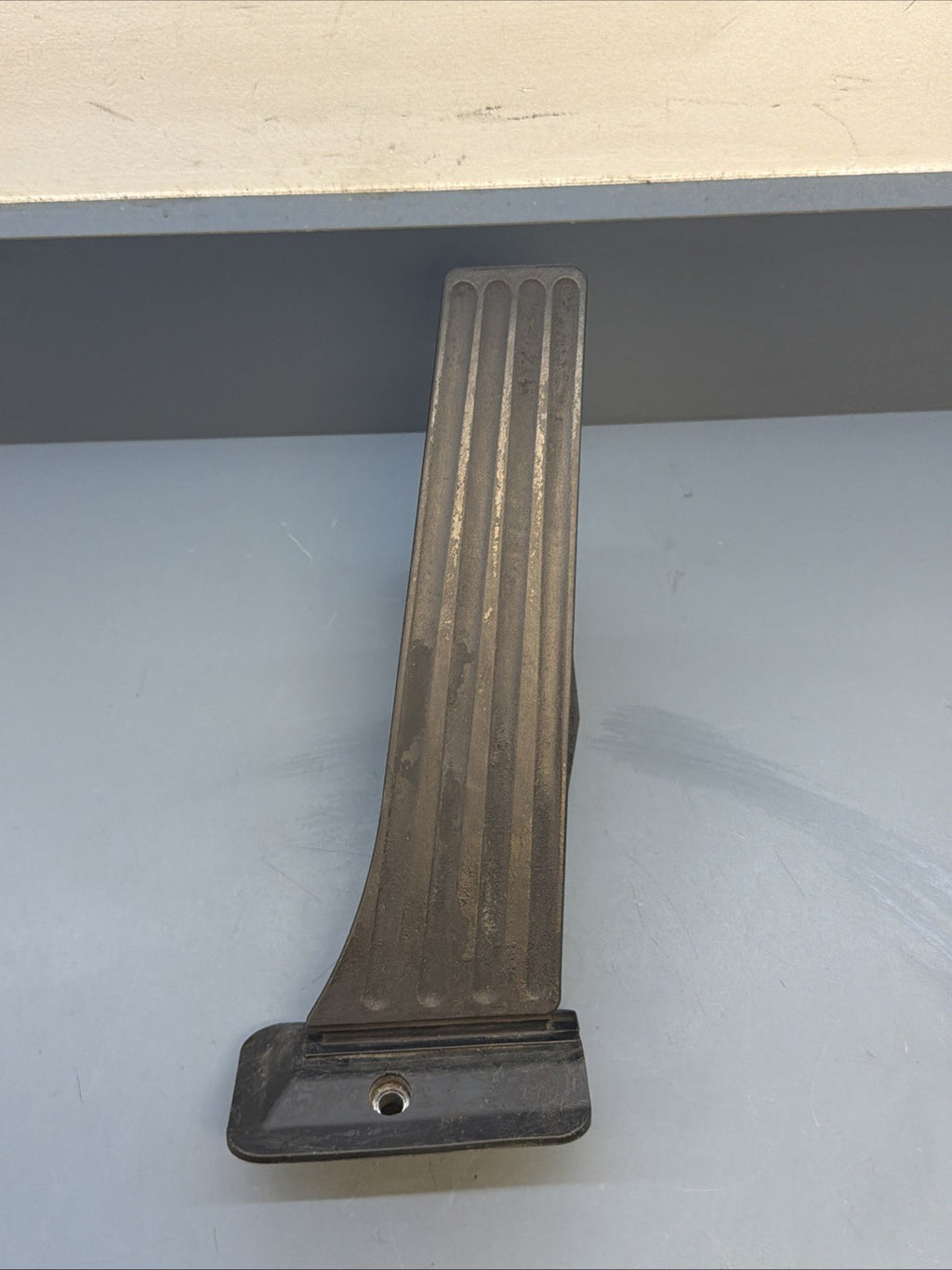 10-17 BMW 528 535 550 640 650 740 750 THROTTLE ACCELERATION GAS PEDAL 6858574