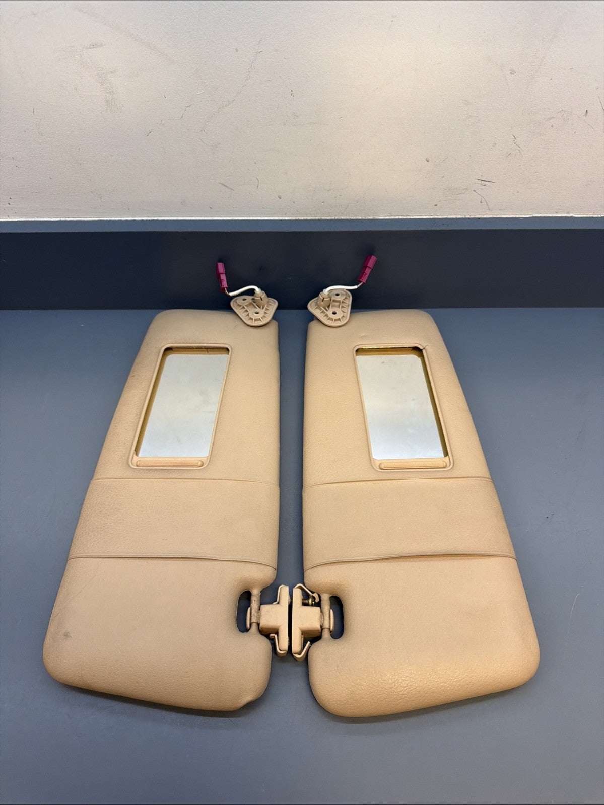 00–05 BMW E46 325i Right & Left Light Sun Visor Mirror Leather Set BEIGE 6905983