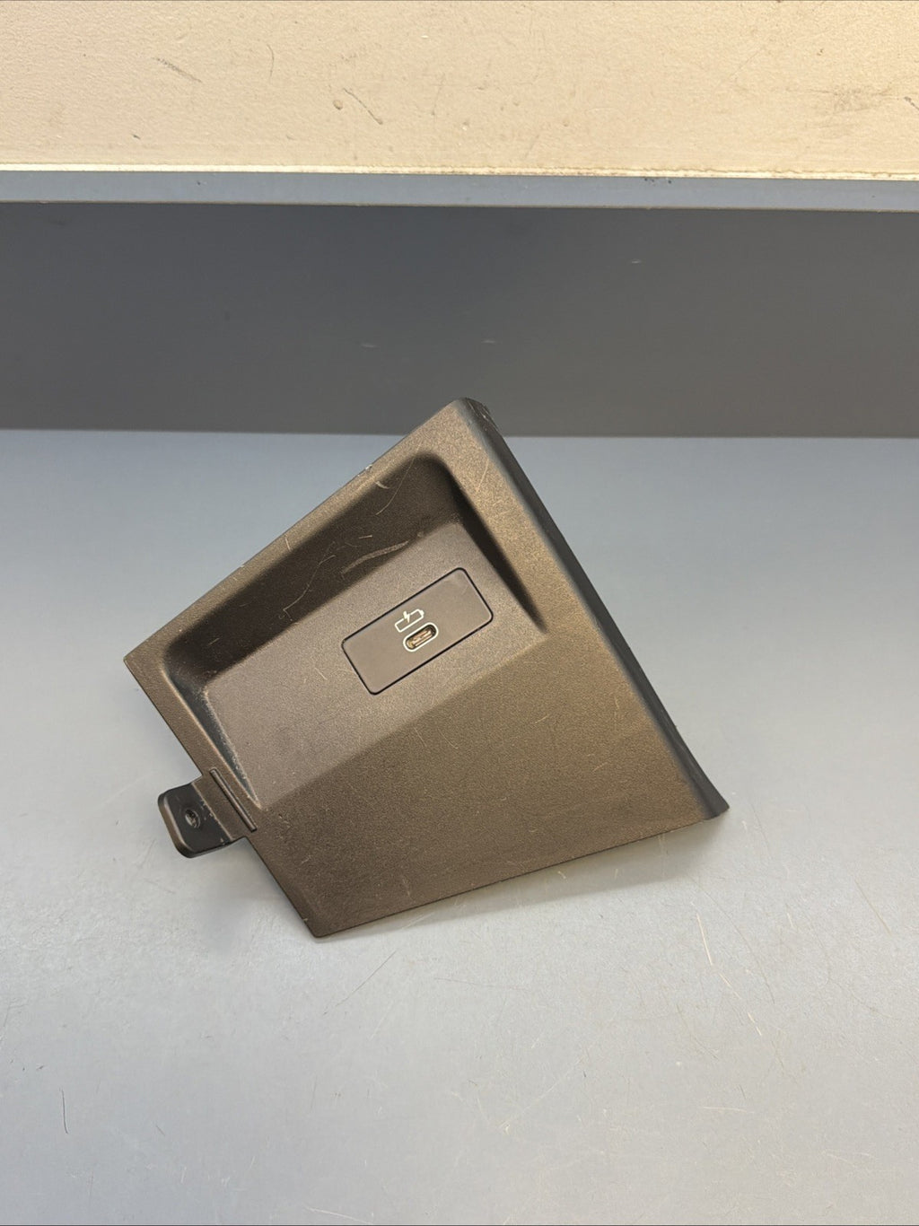 2018-2022 BMW X2 F39 OEM Center Console Trim W/Type C Port 9292744